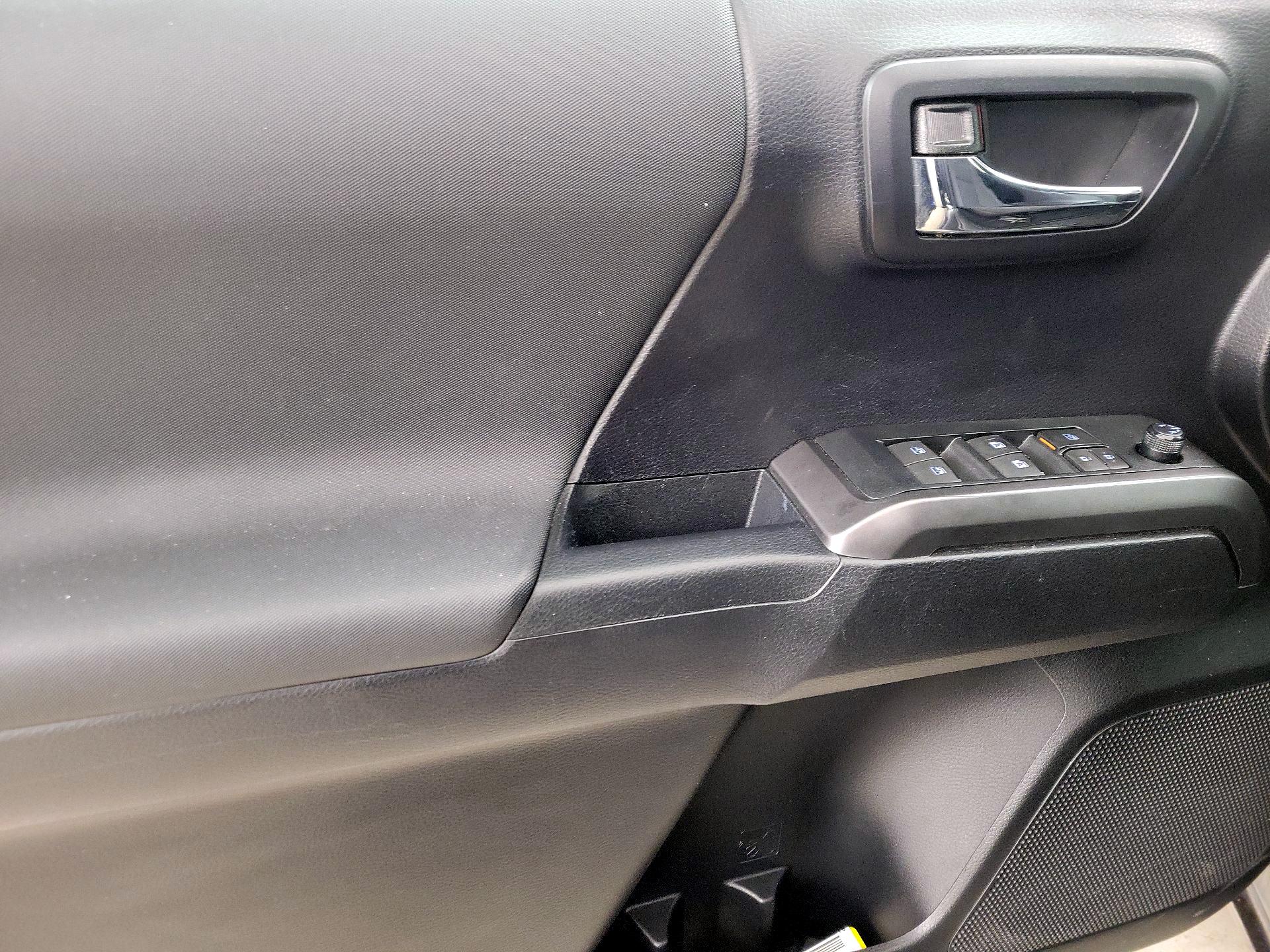 Thumbnail: 2019 Toyota Tacoma - 12