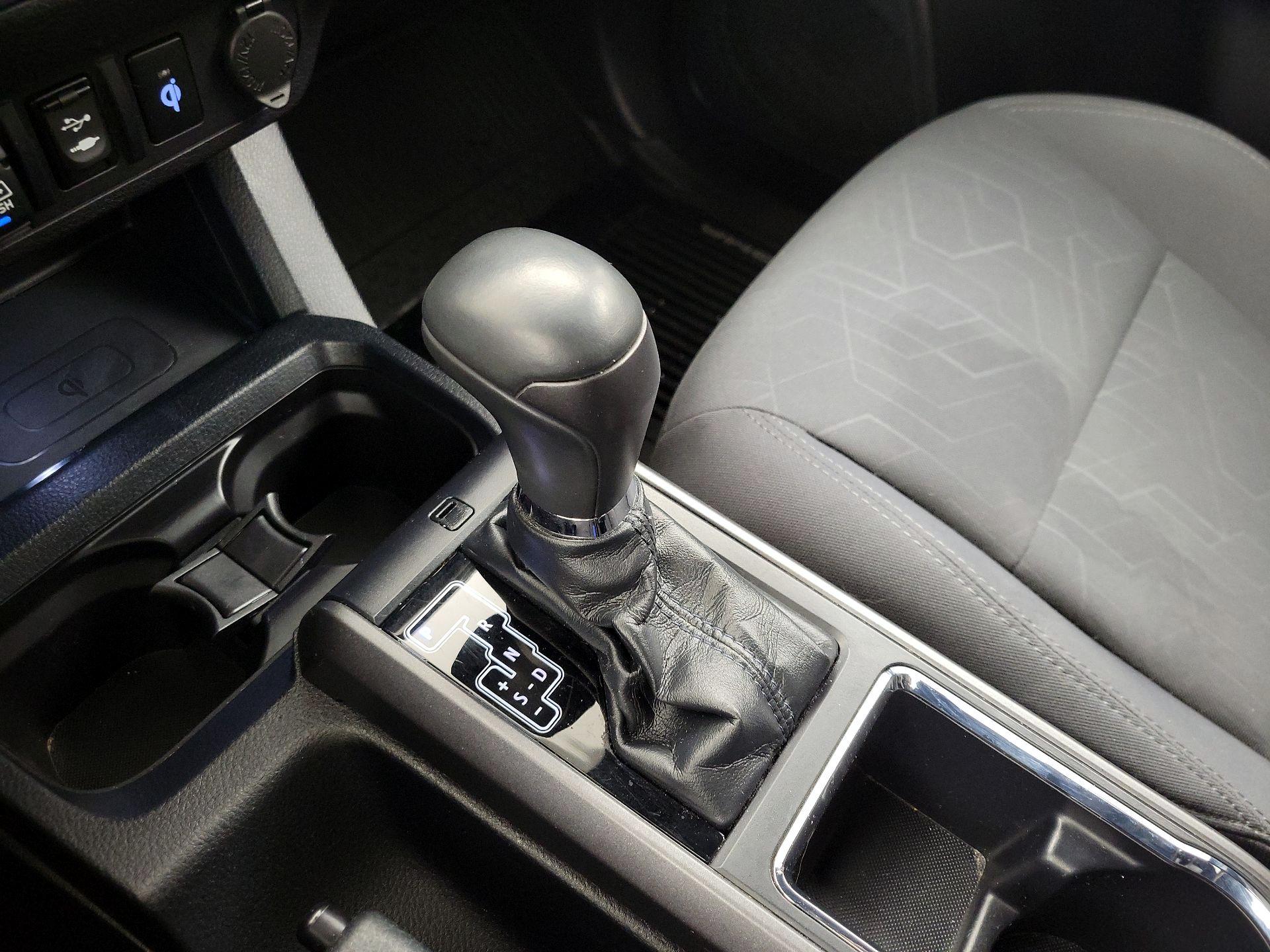 Thumbnail: 2019 Toyota Tacoma - 18