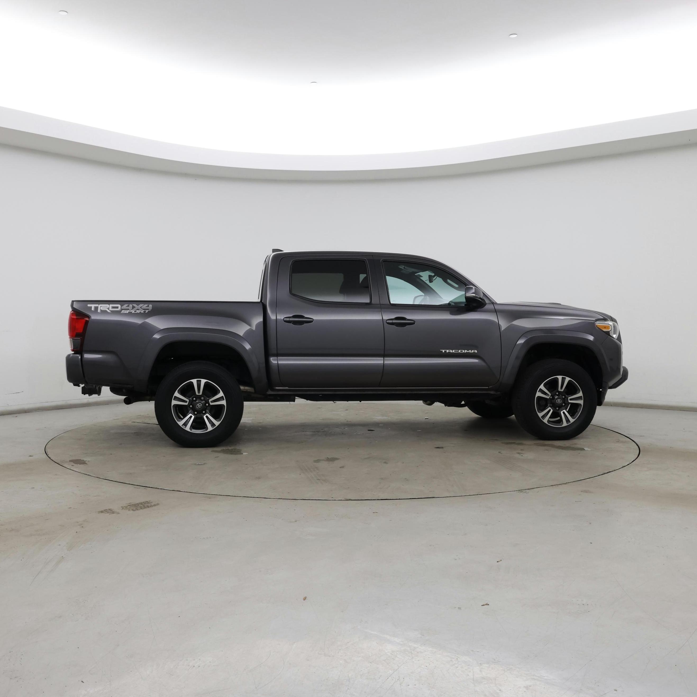 Thumbnail: 2019 Toyota Tacoma - 7