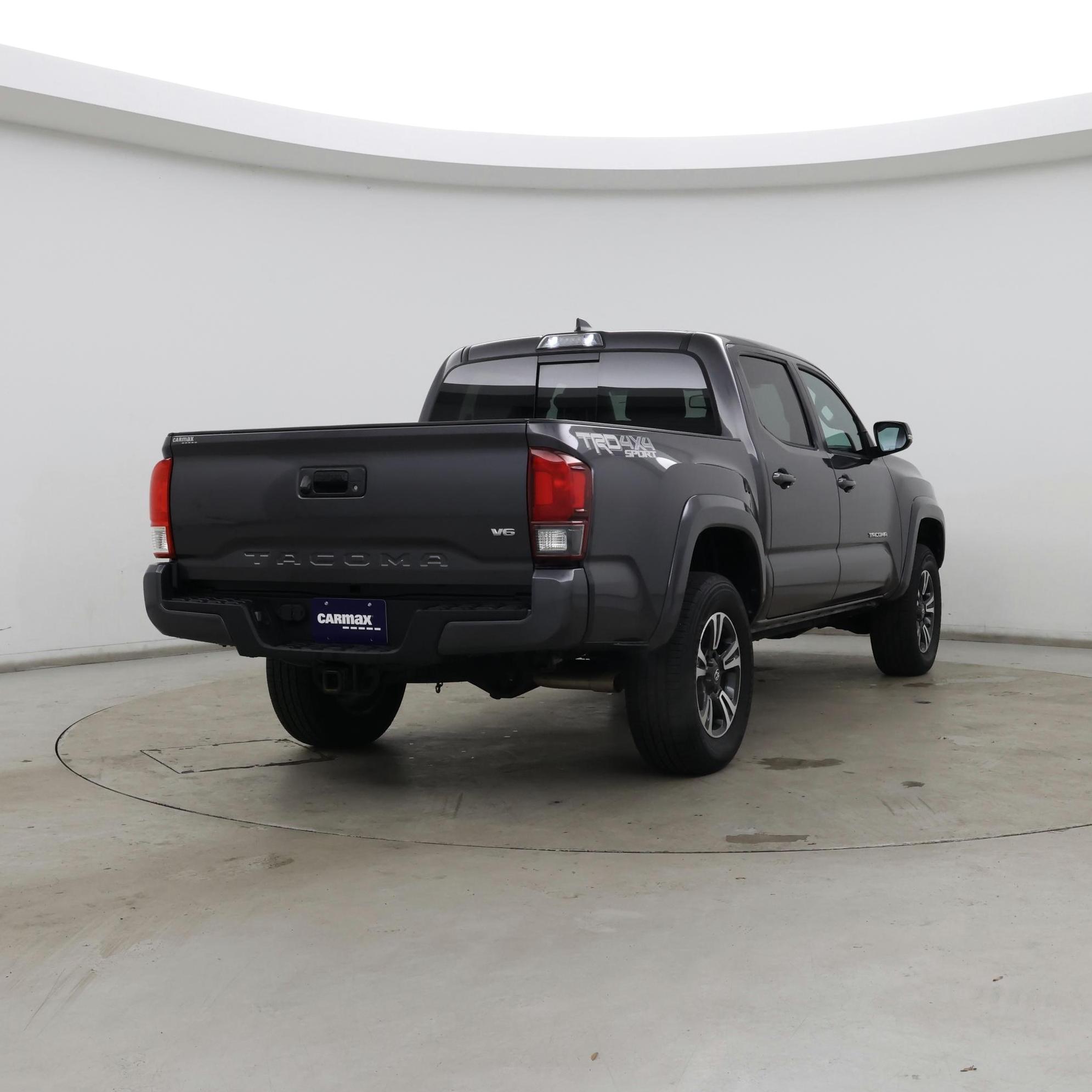 Thumbnail: 2019 Toyota Tacoma - 8