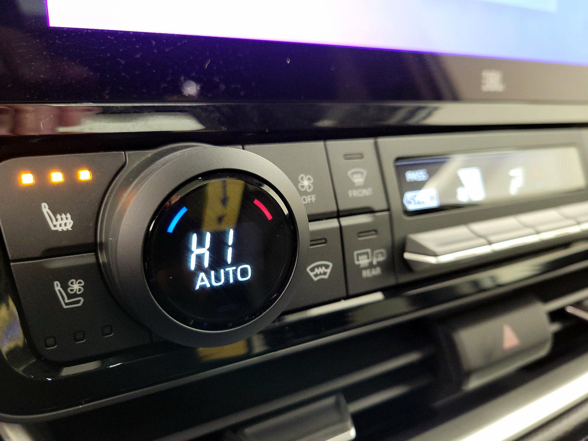 Thumbnail: 2025 Toyota Highlander - 16