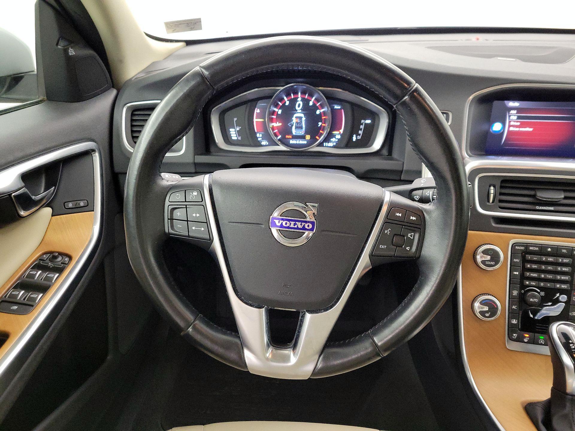 Thumbnail: 2018 Volvo S60 - 10