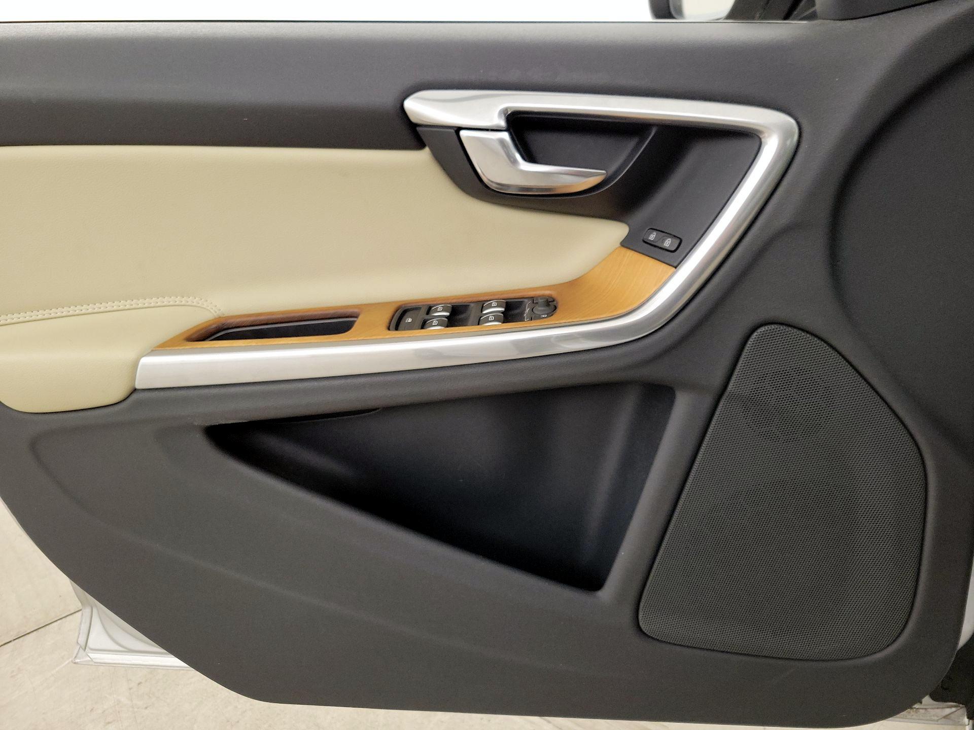 Thumbnail: 2018 Volvo S60 - 12