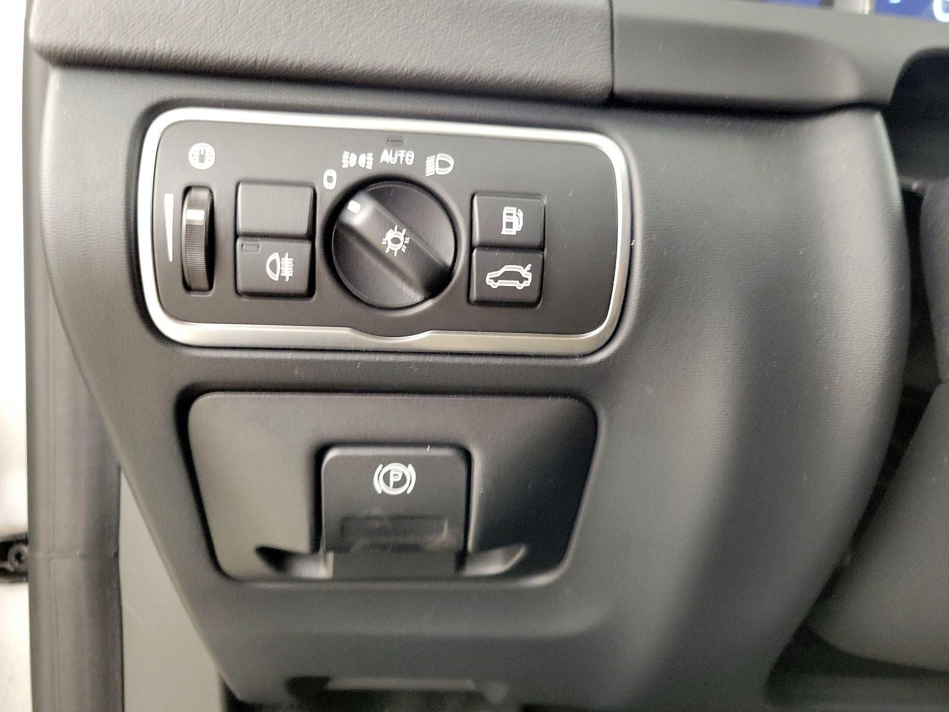 Thumbnail: 2018 Volvo S60 - 13