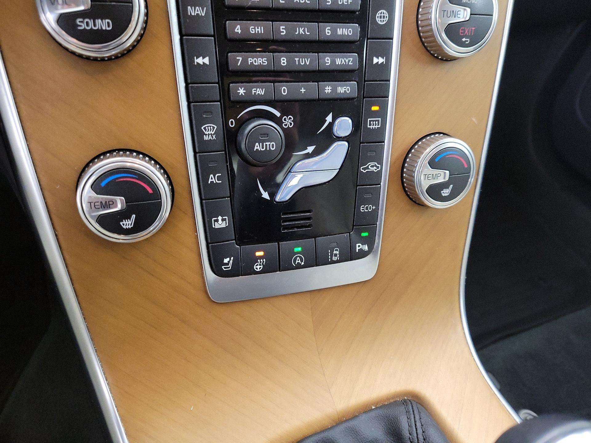 Thumbnail: 2018 Volvo S60 - 16