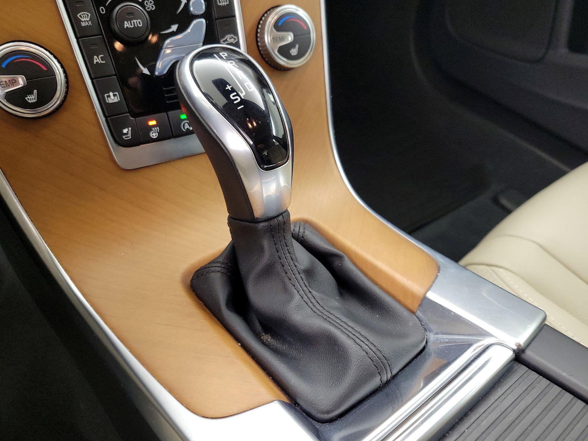 Thumbnail: 2018 Volvo S60 - 17