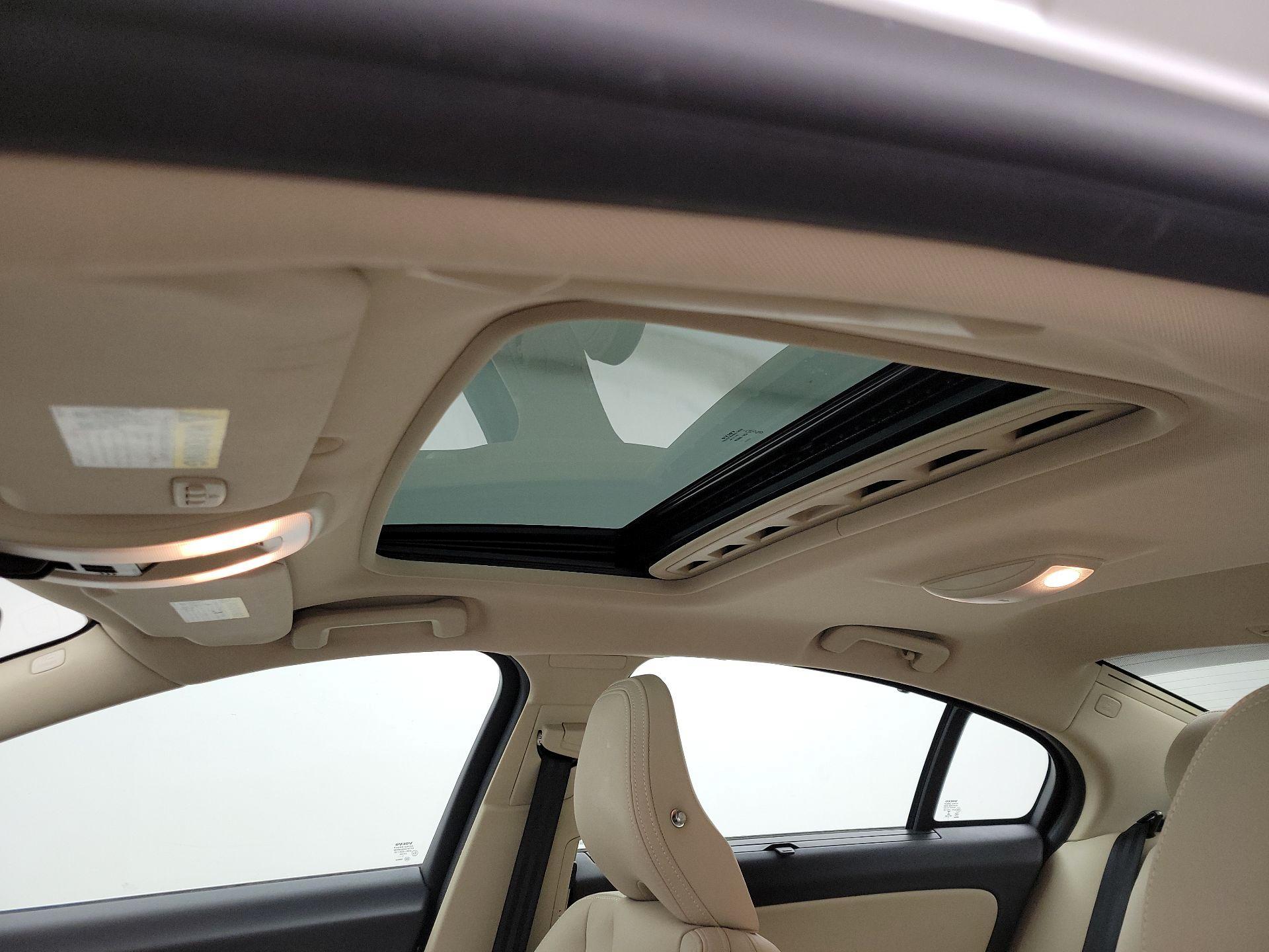 Thumbnail: 2018 Volvo S60 - 19