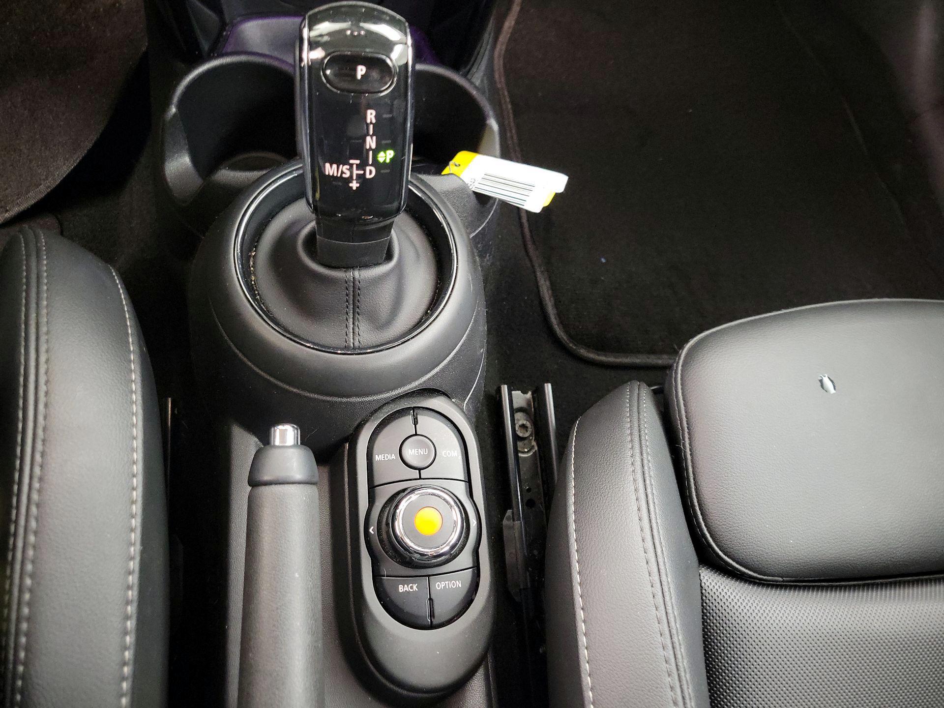 Thumbnail: 2022 MINI Cooper Hardtop - 17