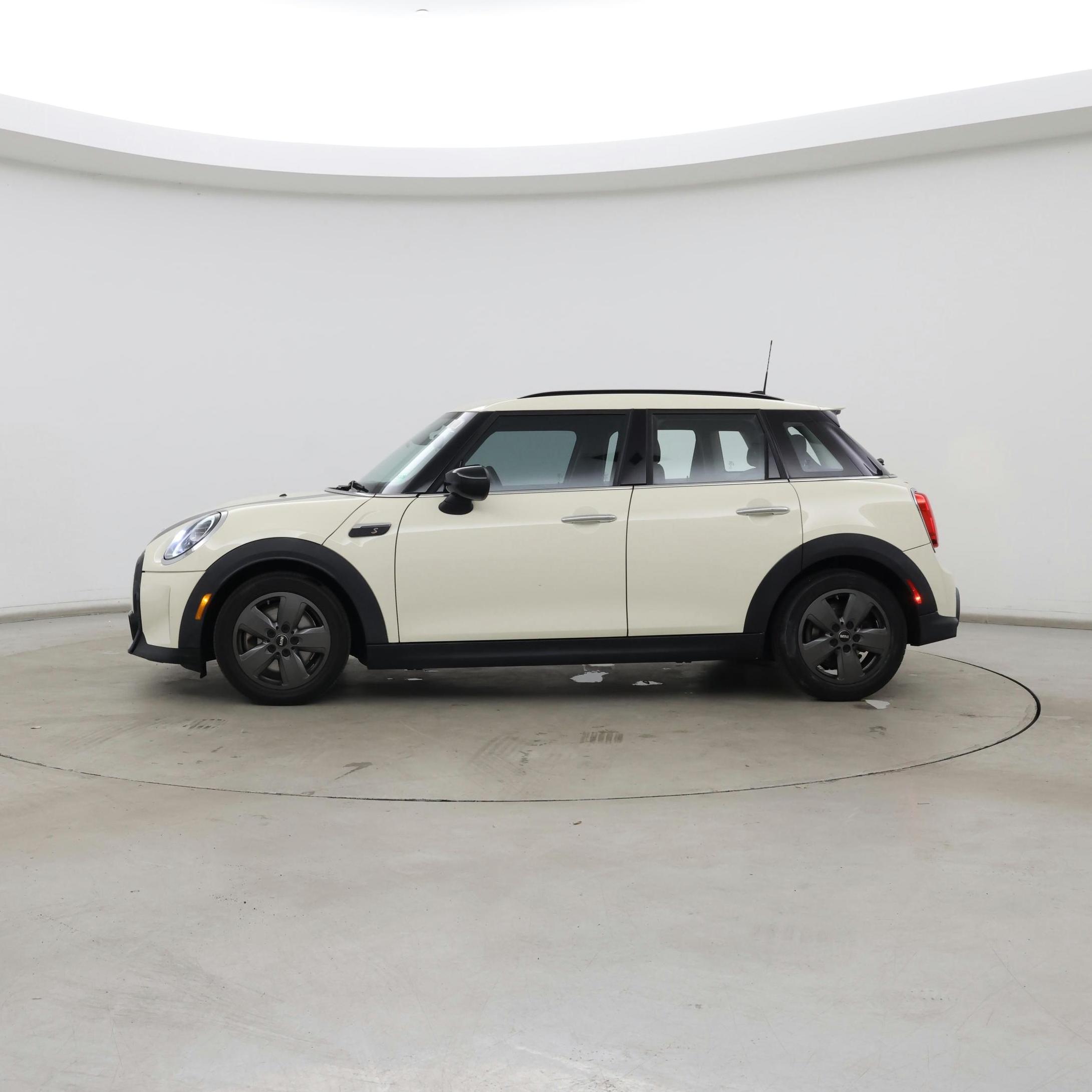 Thumbnail: 2022 MINI Cooper Hardtop - 3