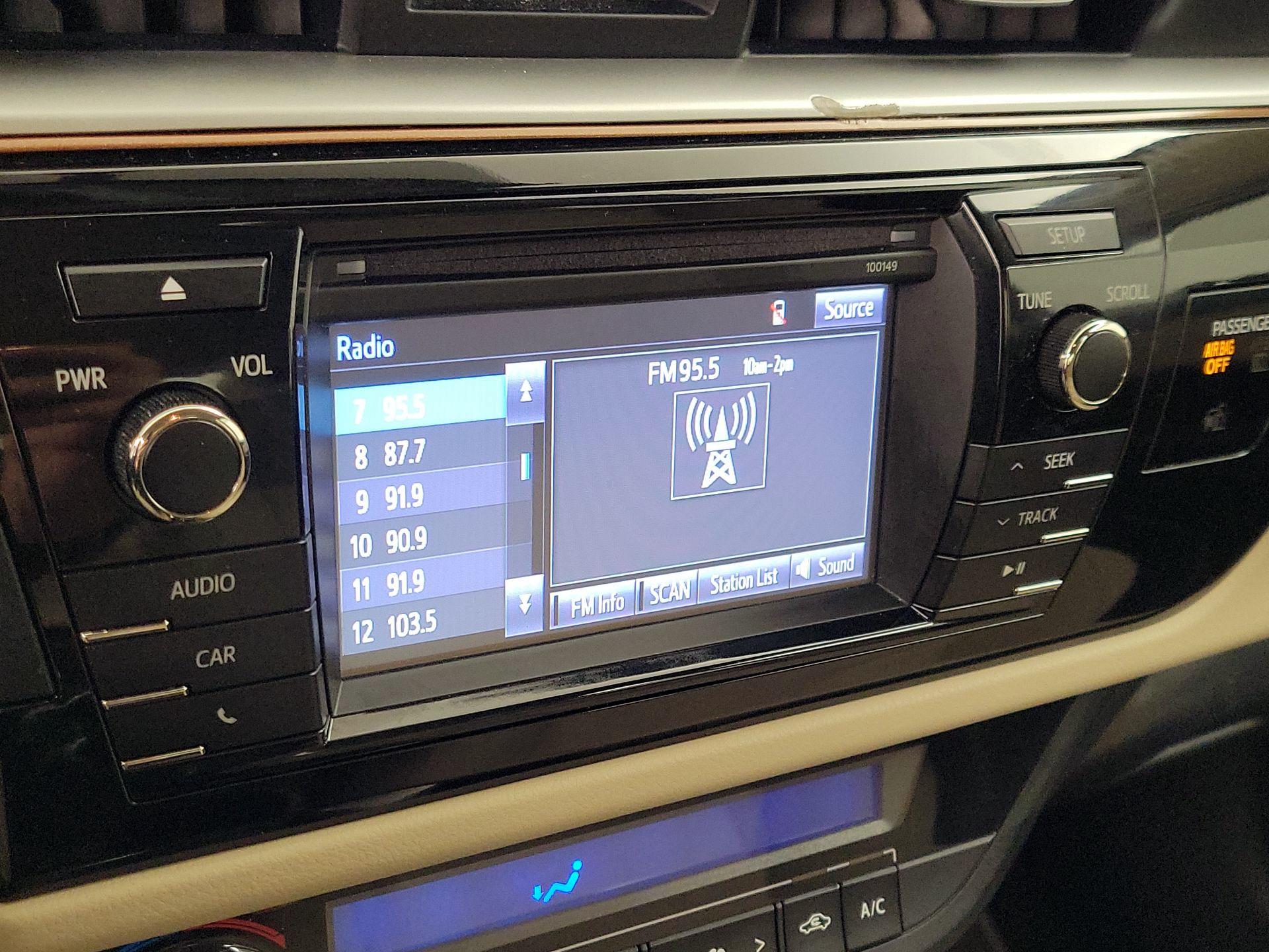 Thumbnail: 2015 Toyota Corolla - 15