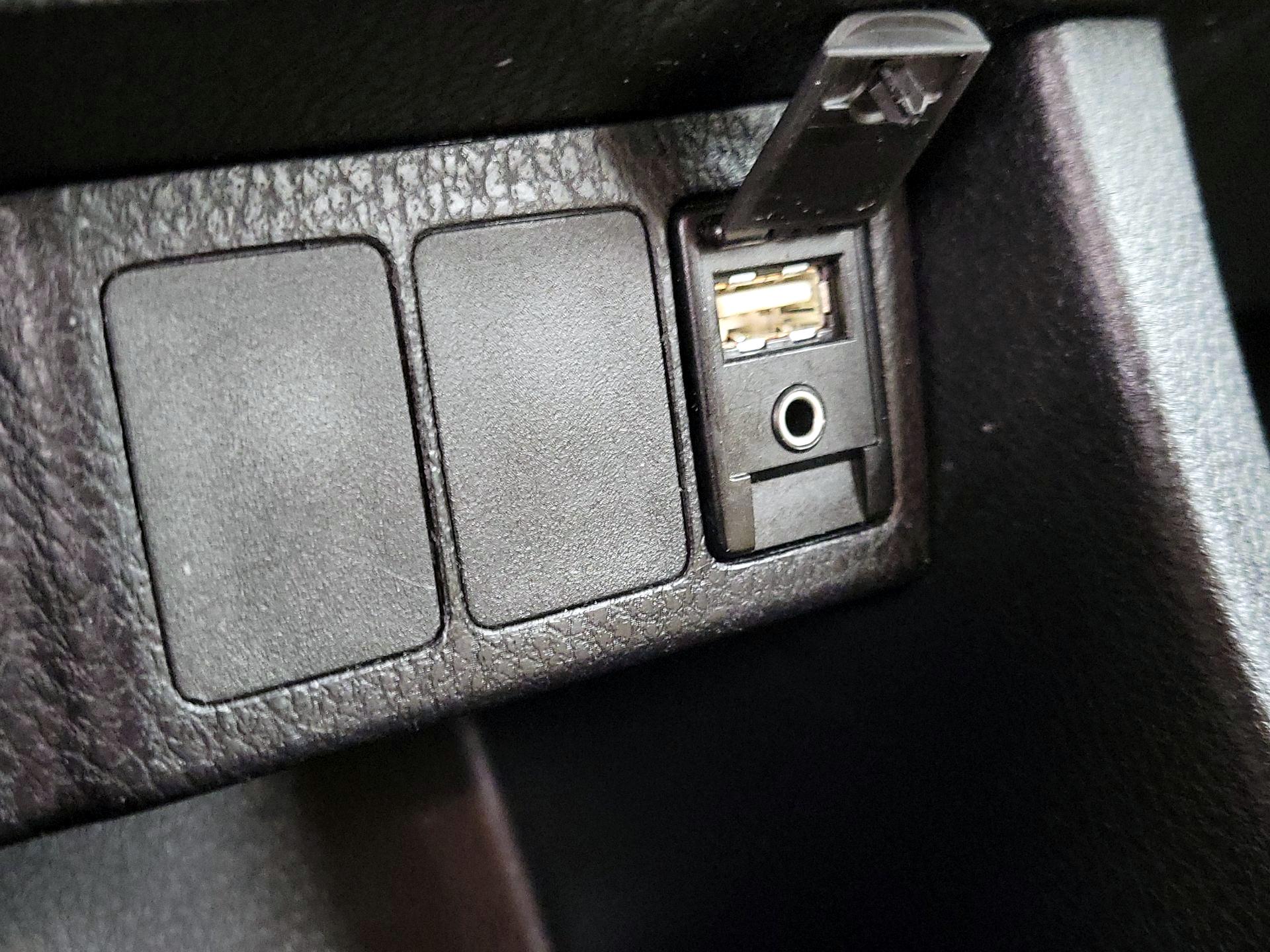 Thumbnail: 2015 Toyota Corolla - 18