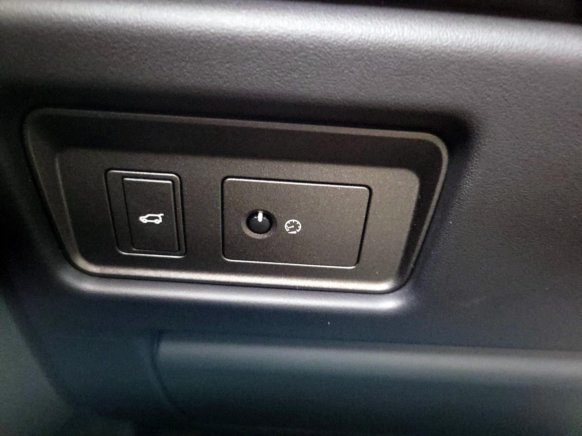 Thumbnail: 2017 Land Rover Range Rover Evoque - 13