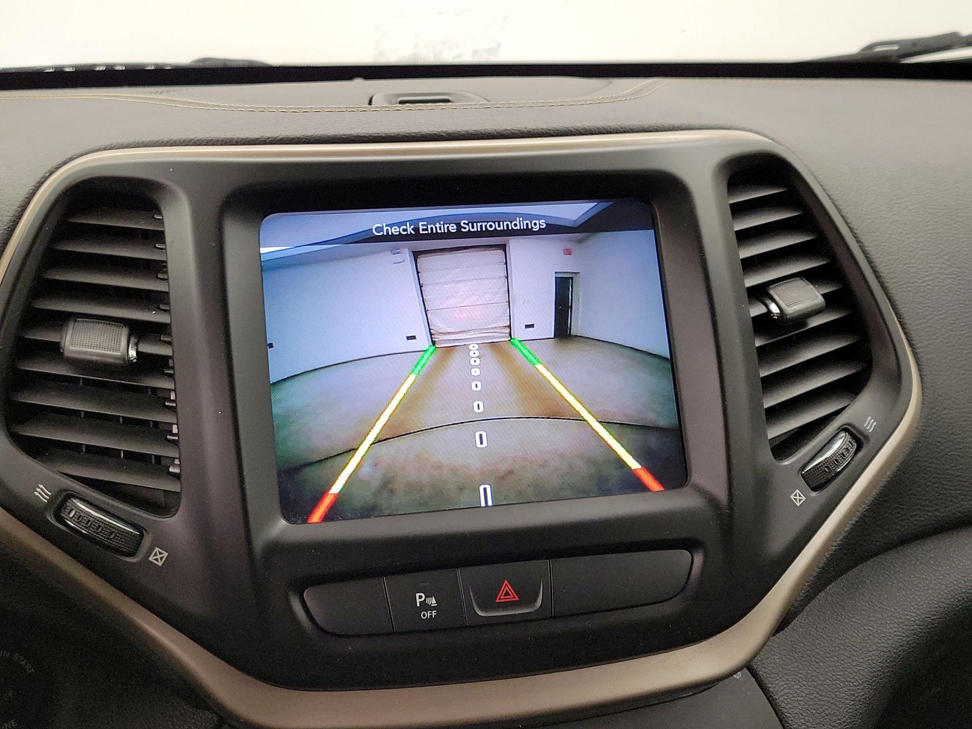 Thumbnail: 2016 Jeep Cherokee - 14