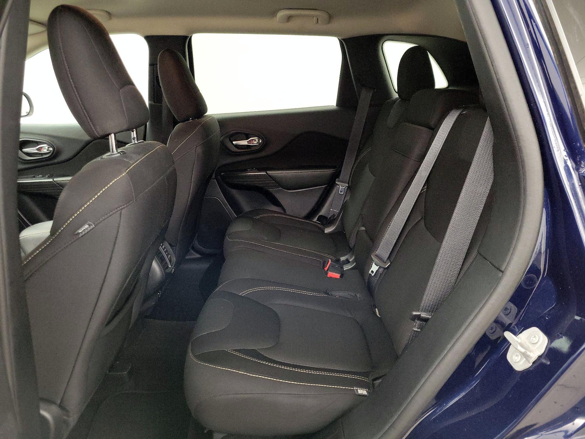 Thumbnail: 2016 Jeep Cherokee - 19