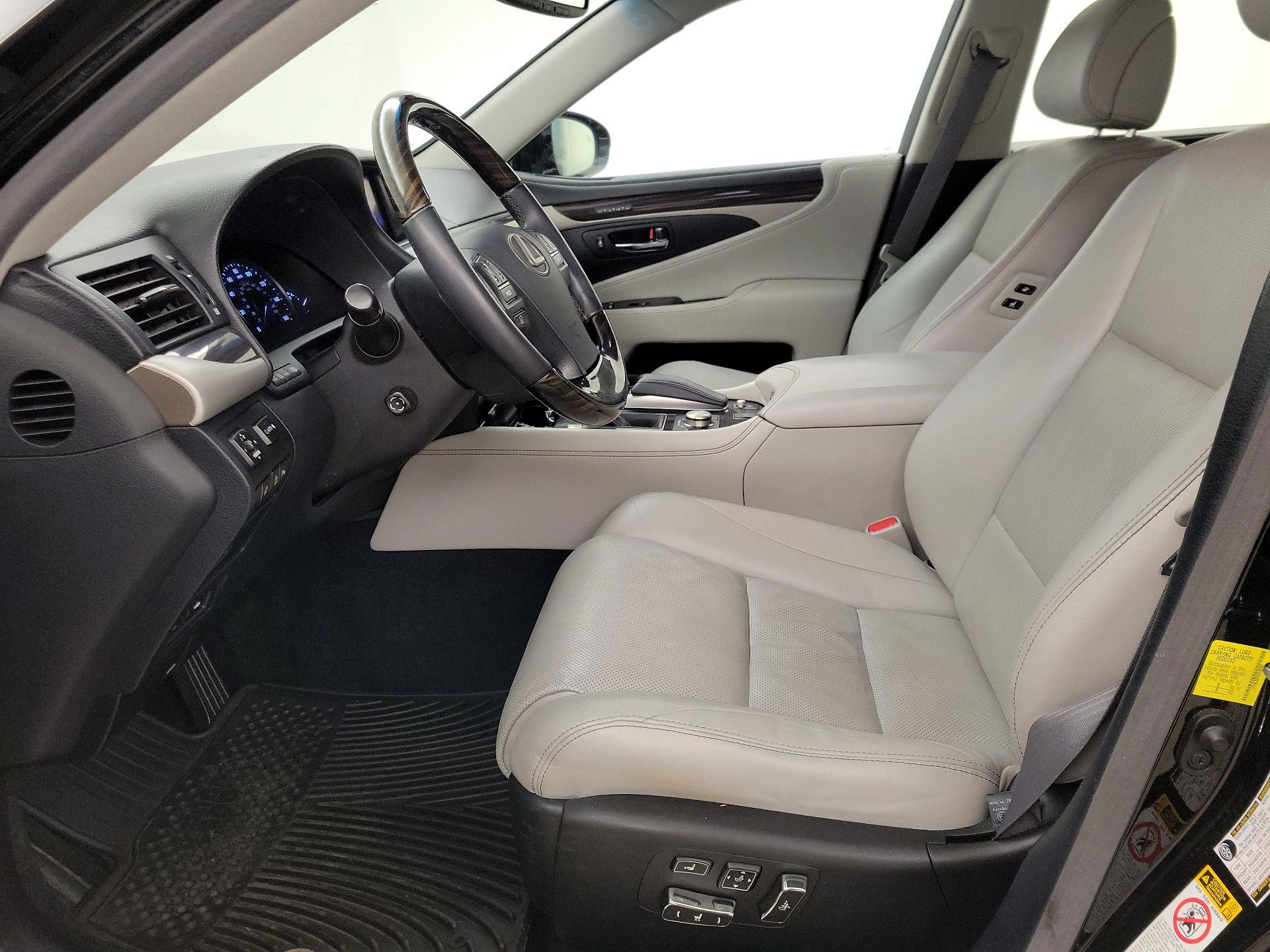 Thumbnail: 2015 Lexus LS - 11