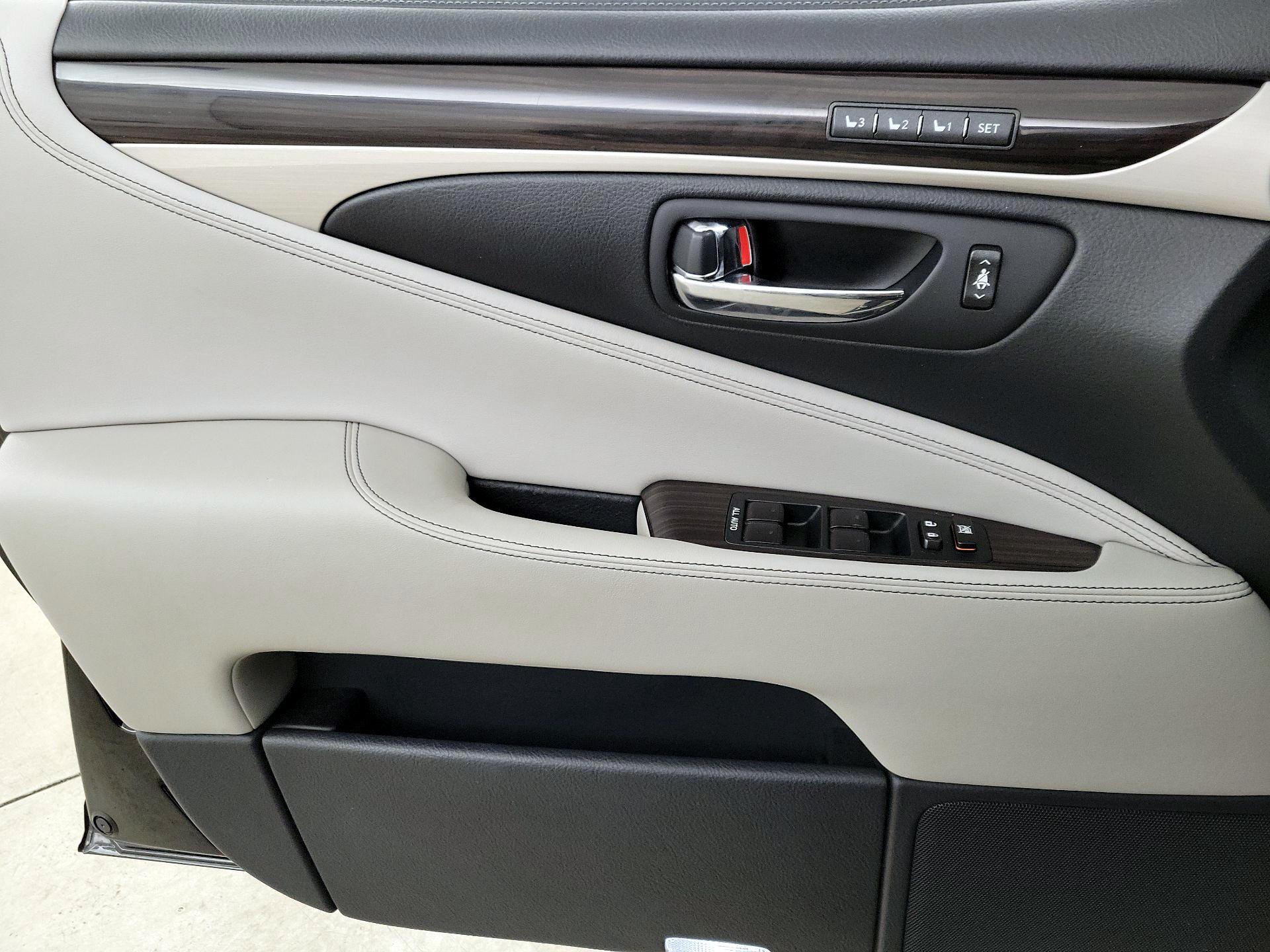 Thumbnail: 2015 Lexus LS - 12