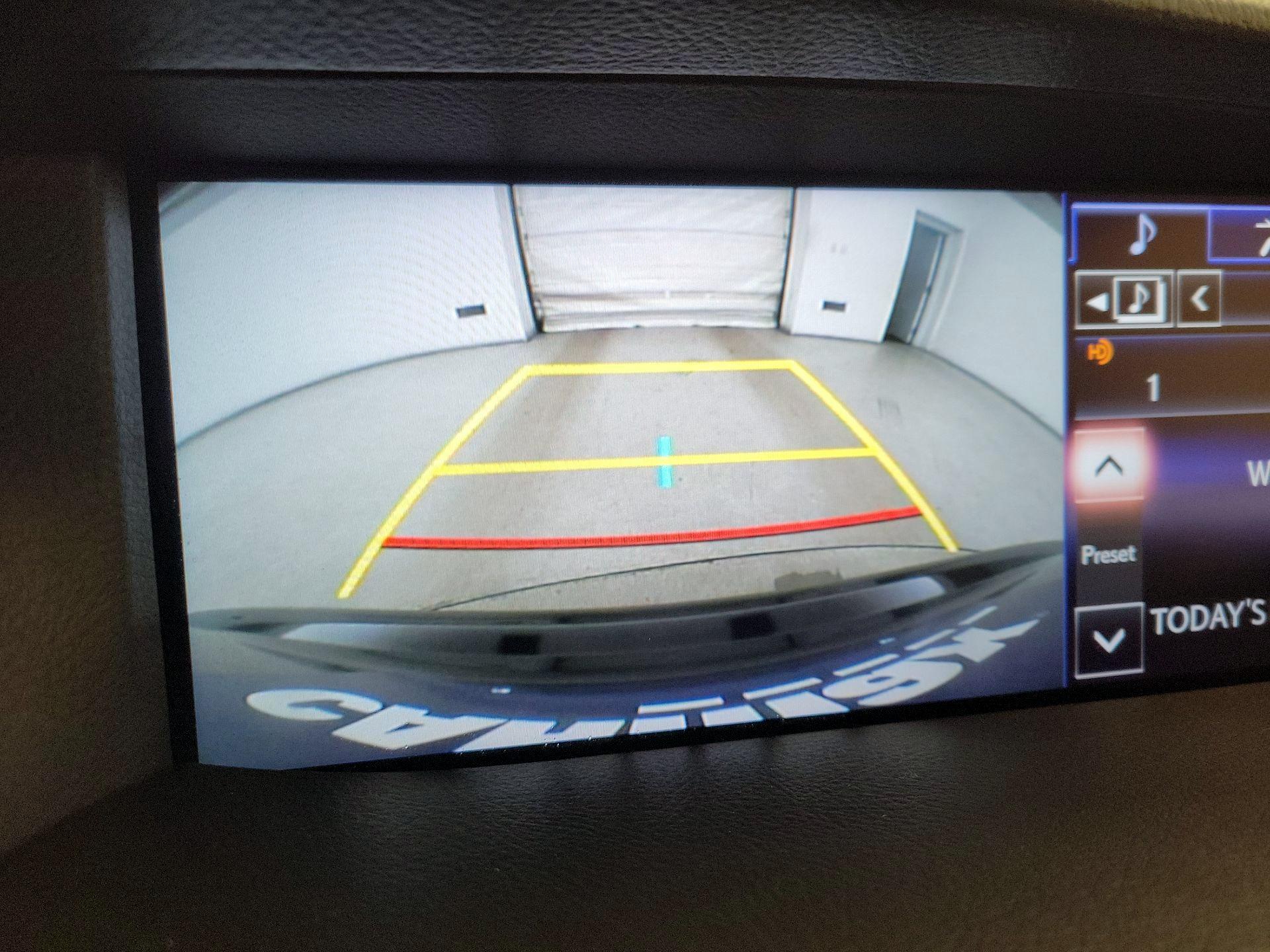 Thumbnail: 2015 Lexus LS - 15