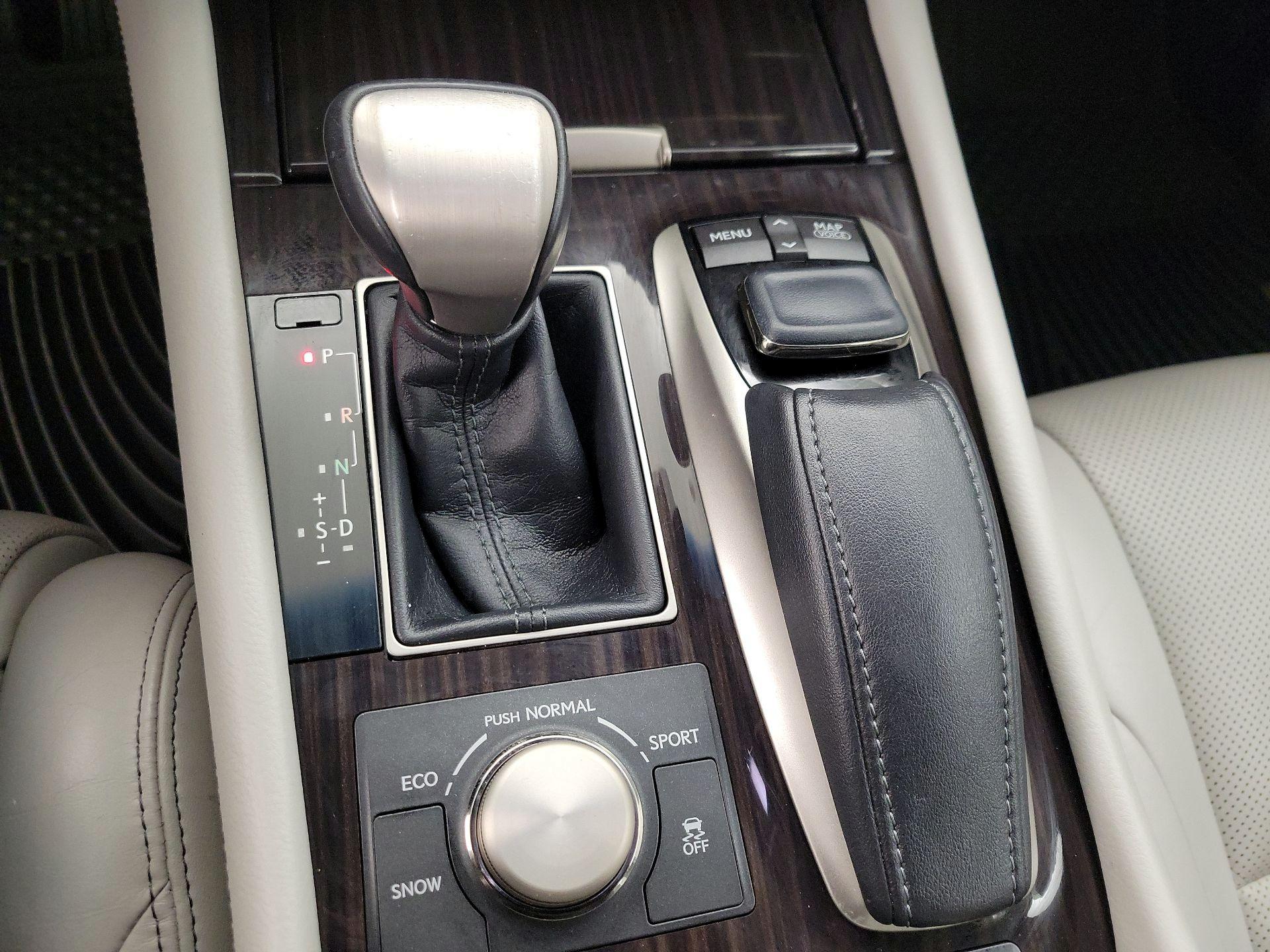 Thumbnail: 2015 Lexus LS - 18