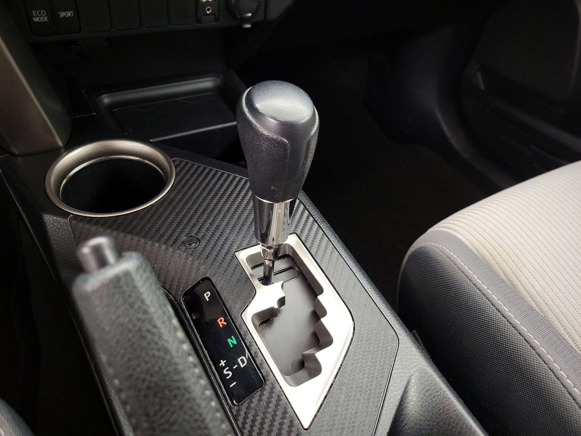 Thumbnail: 2015 Toyota RAV4 - 17