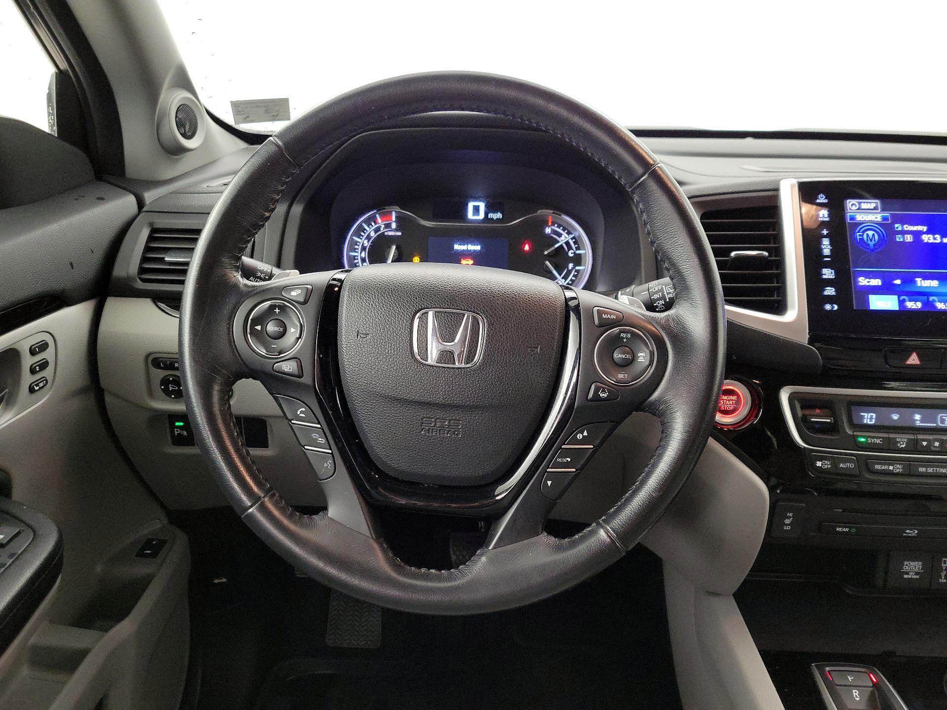 Thumbnail: 2017 Honda Pilot - 10