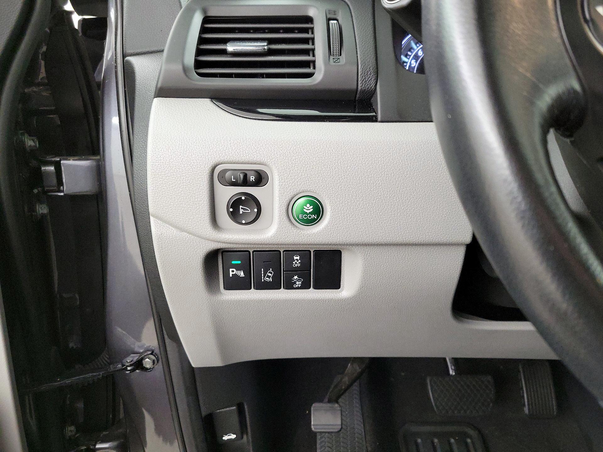 Thumbnail: 2017 Honda Pilot - 13