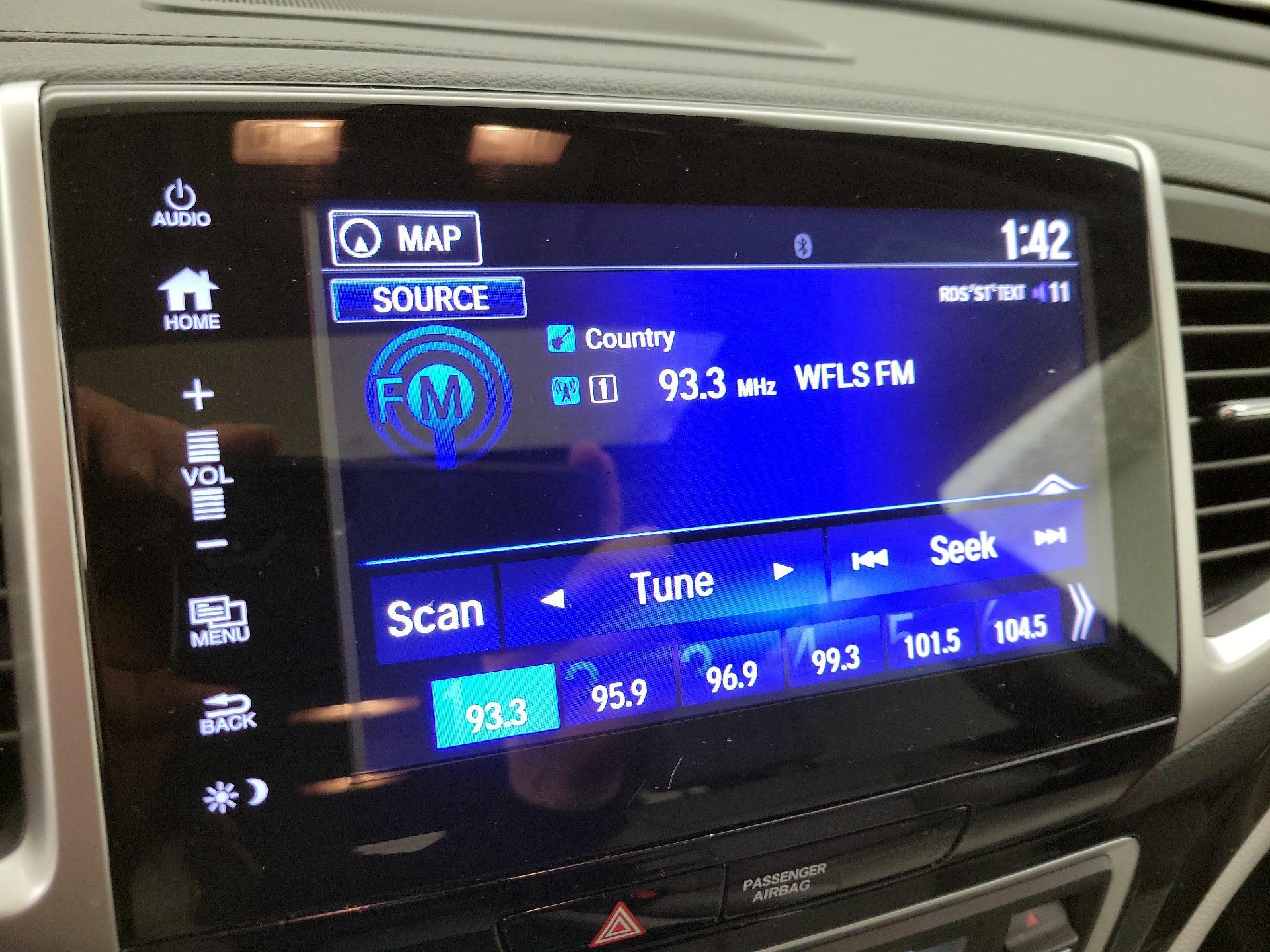 Thumbnail: 2017 Honda Pilot - 15