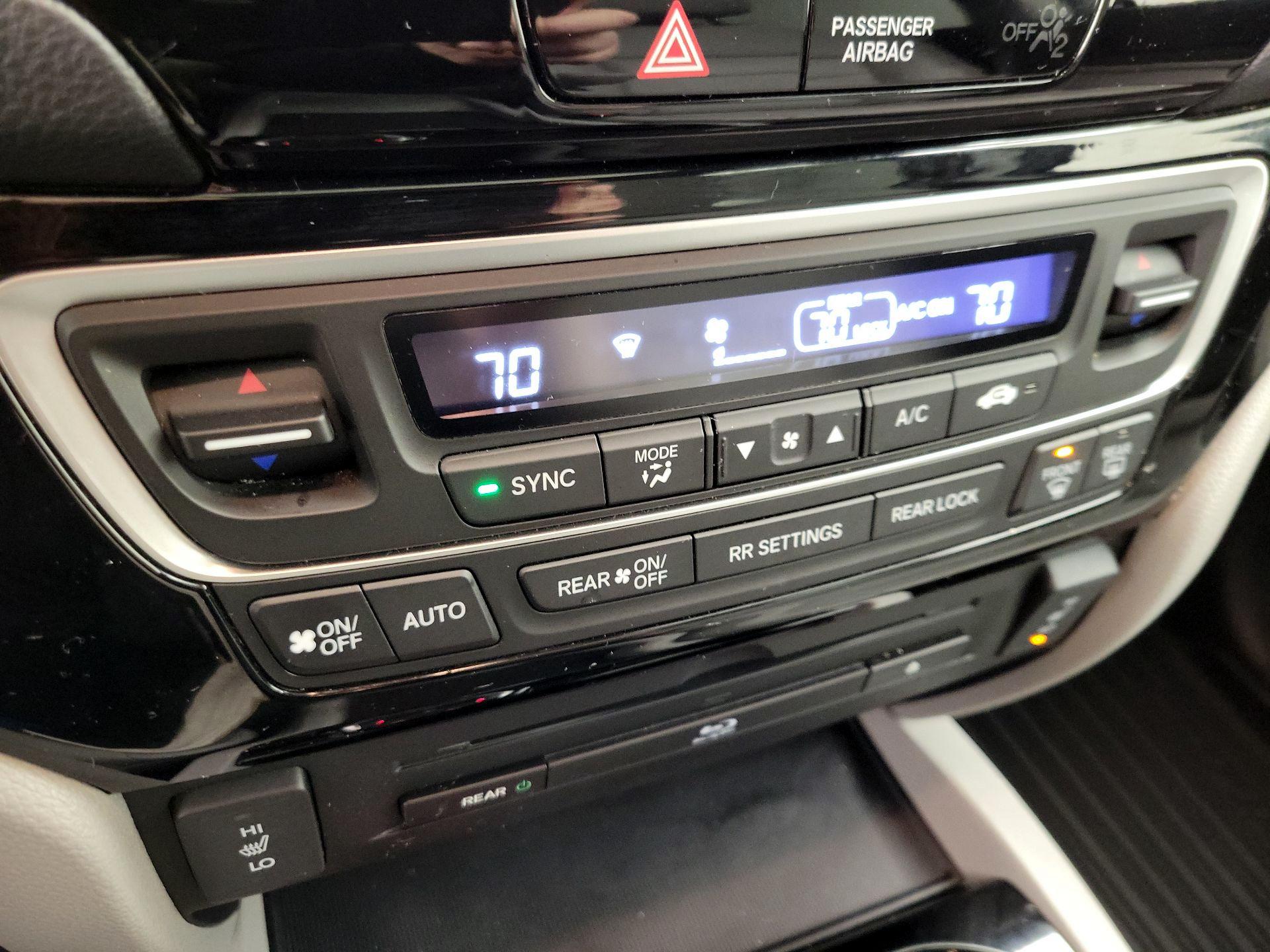 Thumbnail: 2017 Honda Pilot - 16