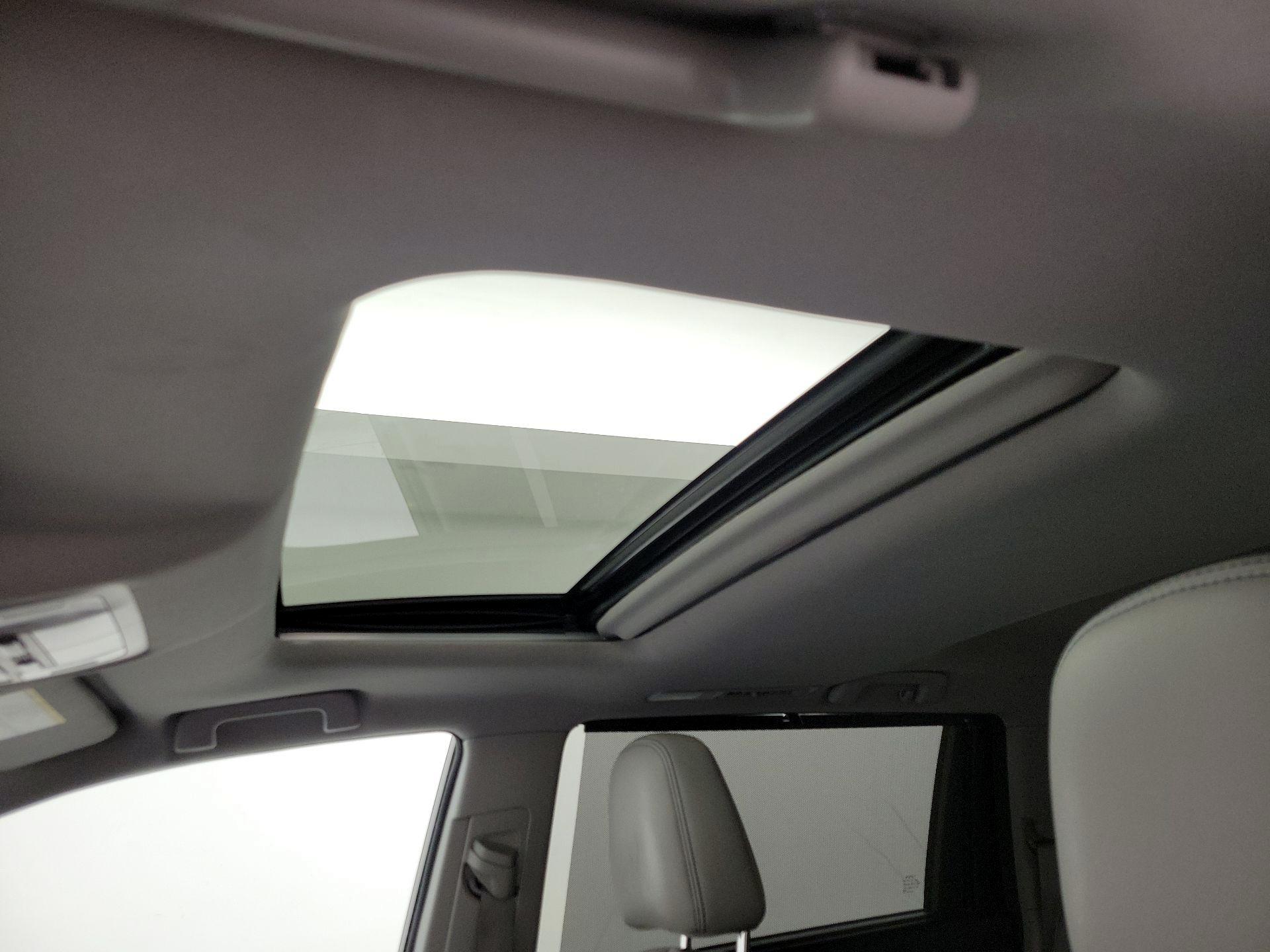 Thumbnail: 2017 Toyota Highlander - 19