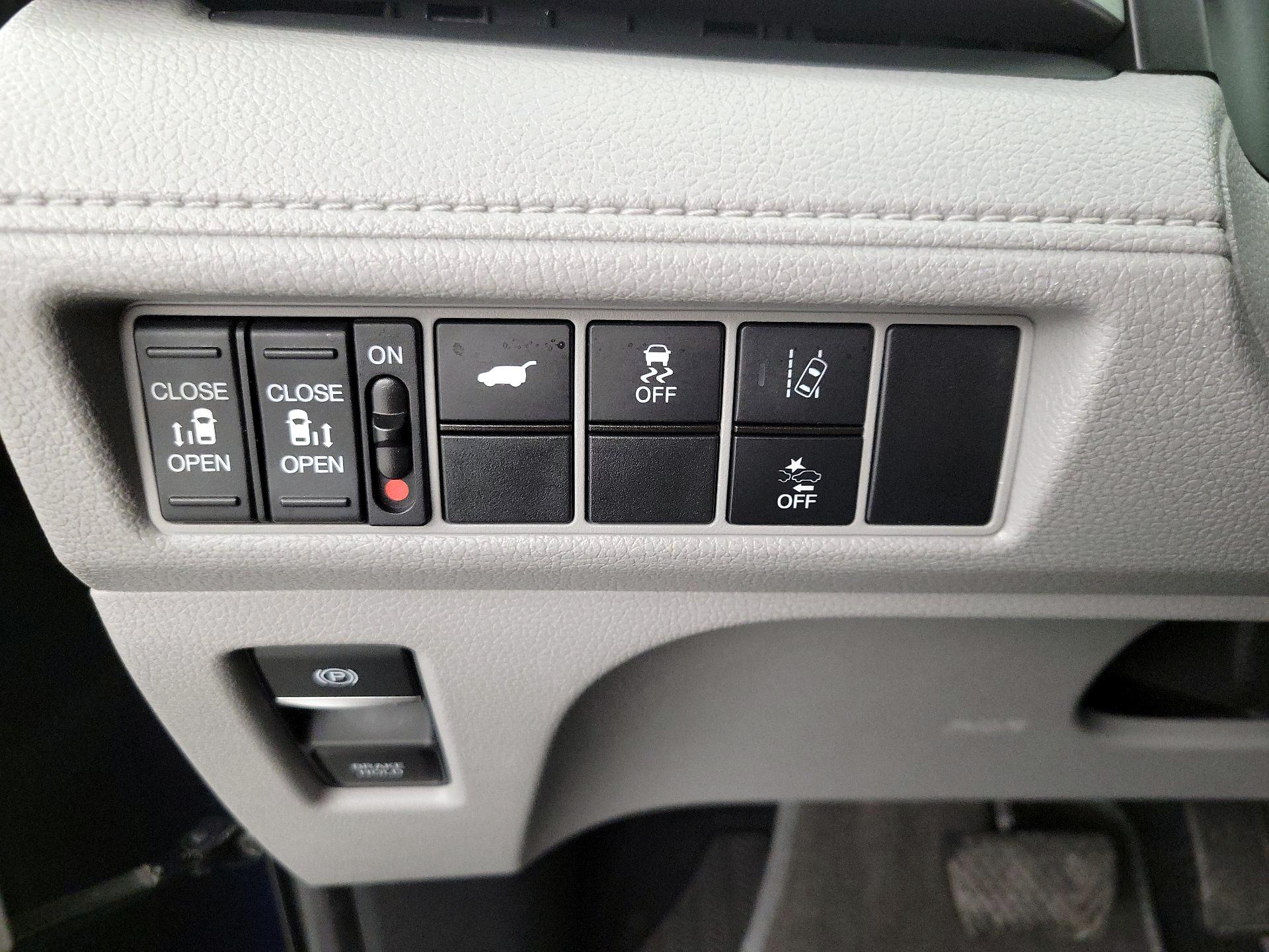 Thumbnail: 2019 Honda Odyssey - 13