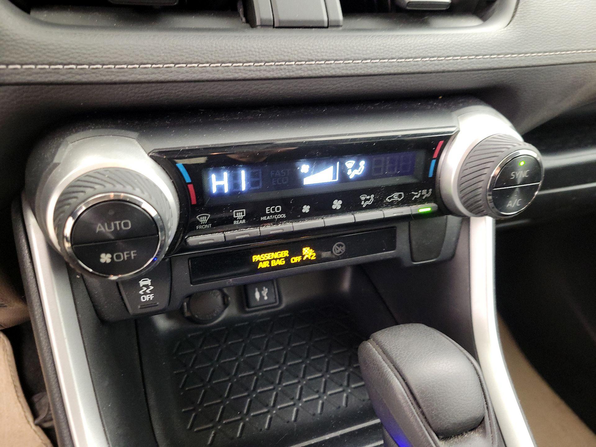 Thumbnail: 2019 Toyota RAV4 - 16