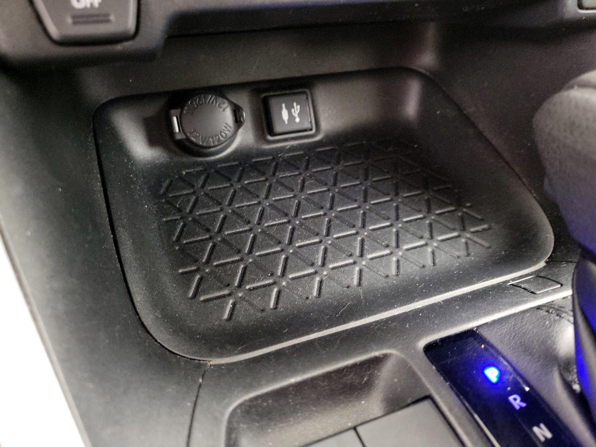 Thumbnail: 2019 Toyota RAV4 - 18