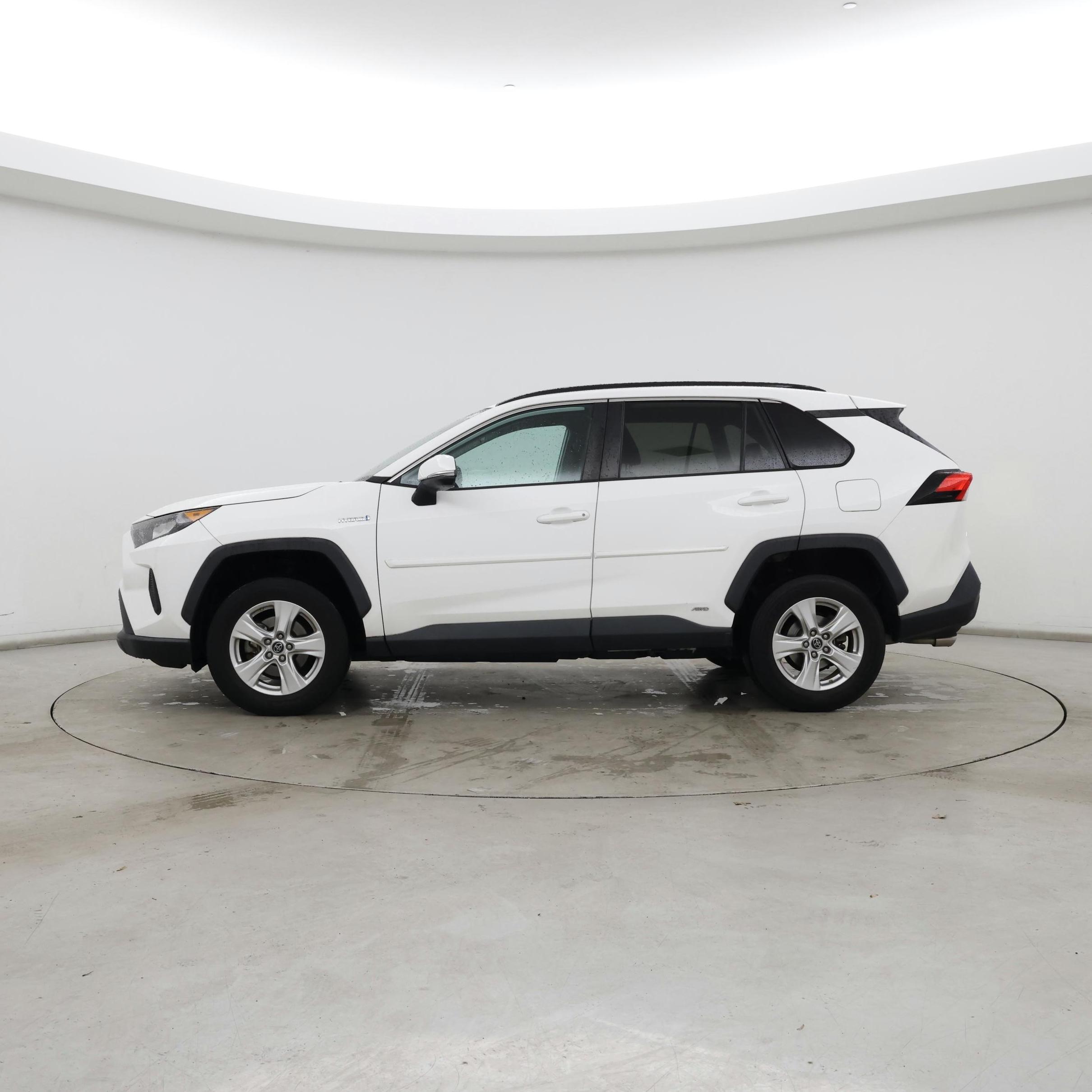 Thumbnail: 2019 Toyota RAV4 - 3