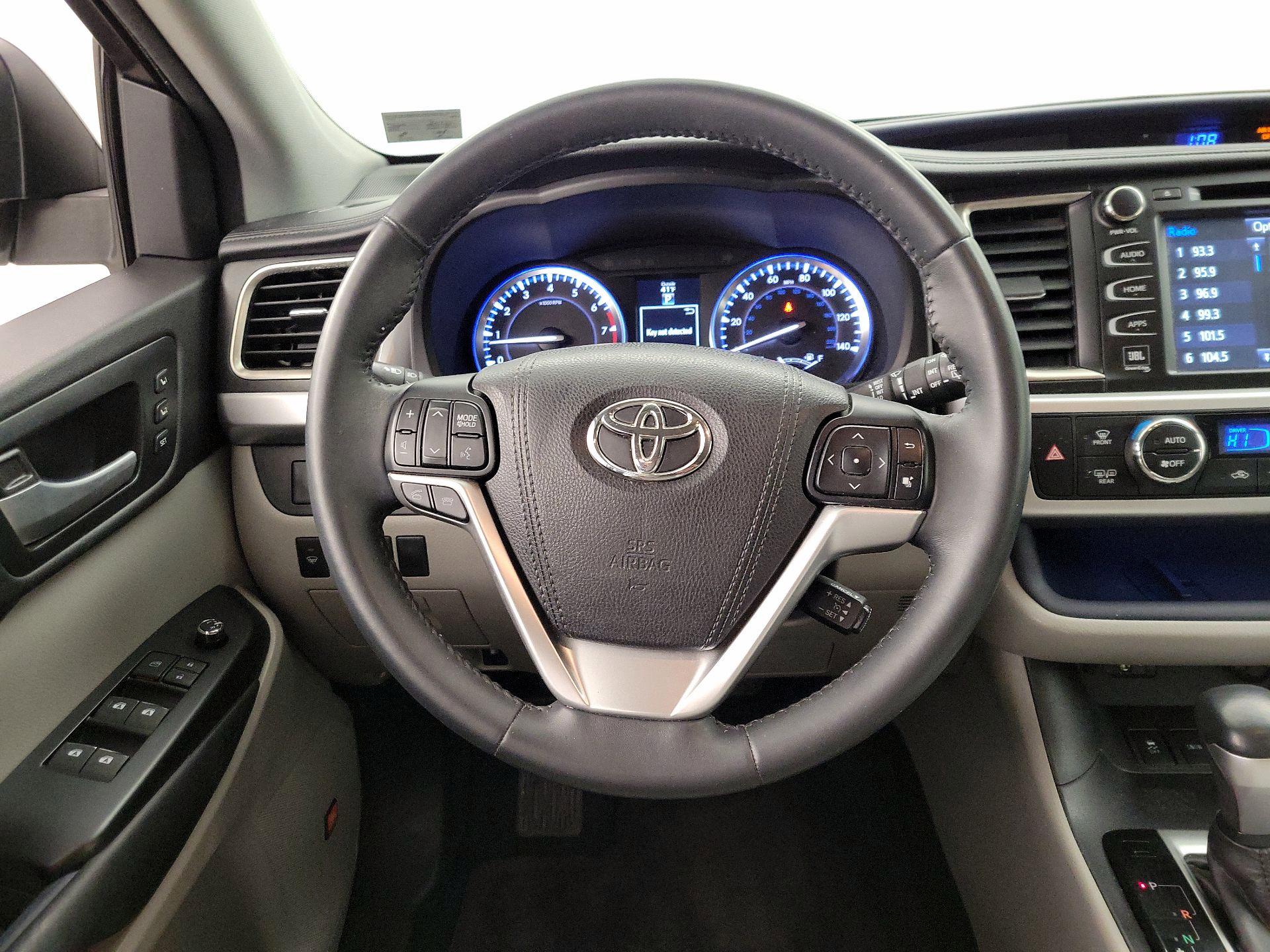 Thumbnail: 2016 Toyota Highlander - 10