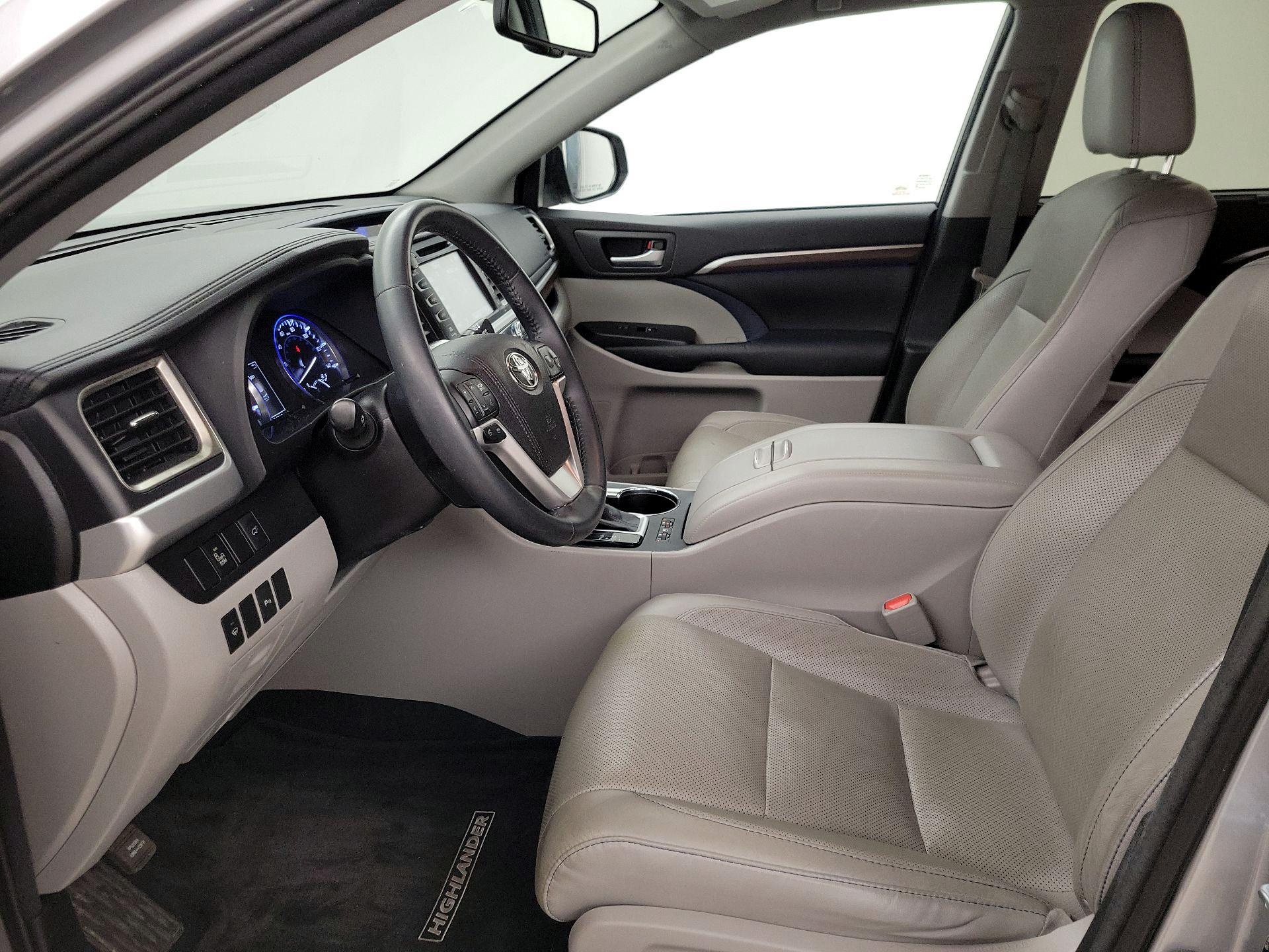 Thumbnail: 2016 Toyota Highlander - 11