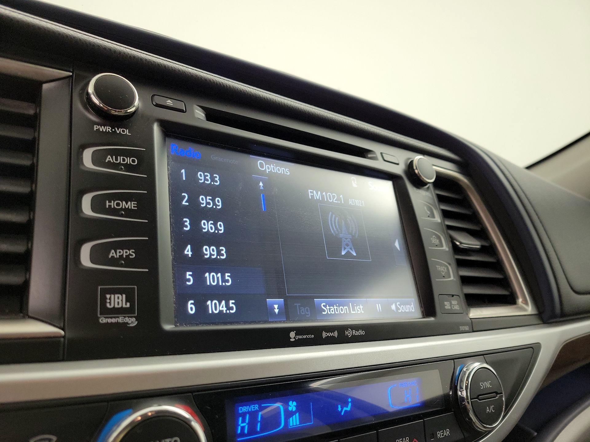 Thumbnail: 2016 Toyota Highlander - 16