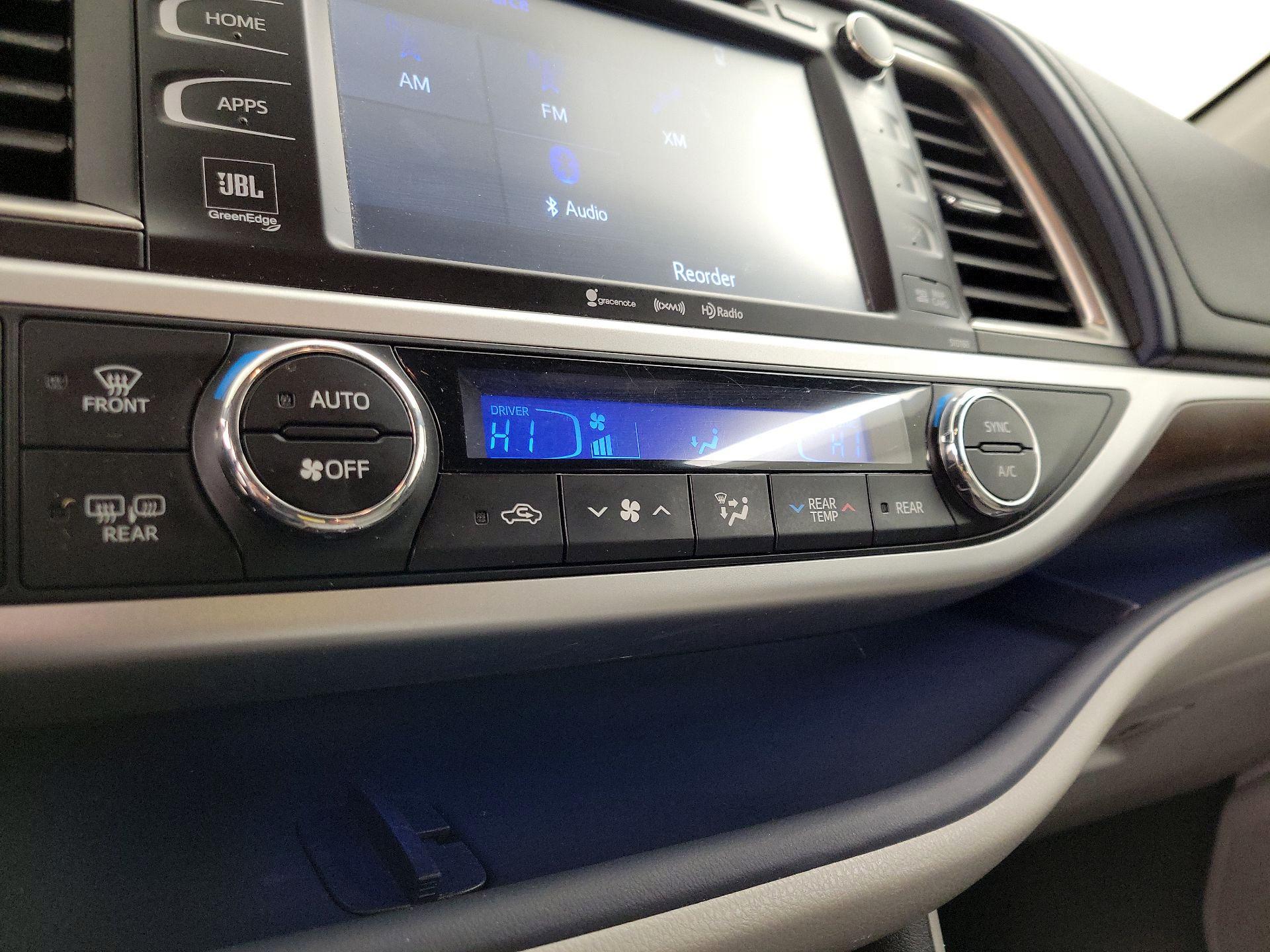 Thumbnail: 2016 Toyota Highlander - 17