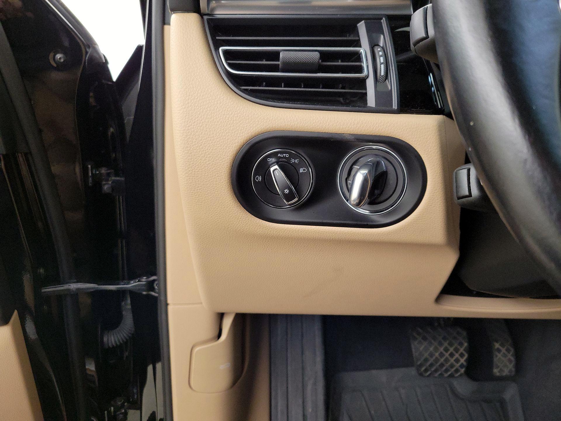 Thumbnail: 2021 Porsche Macan - 13