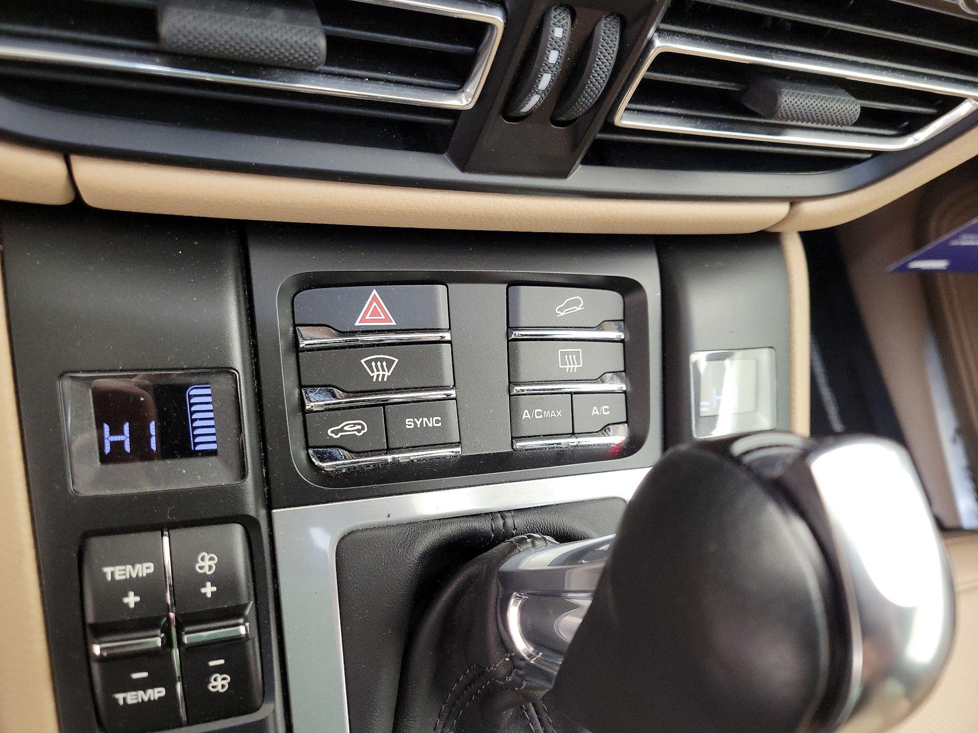 Thumbnail: 2021 Porsche Macan - 17