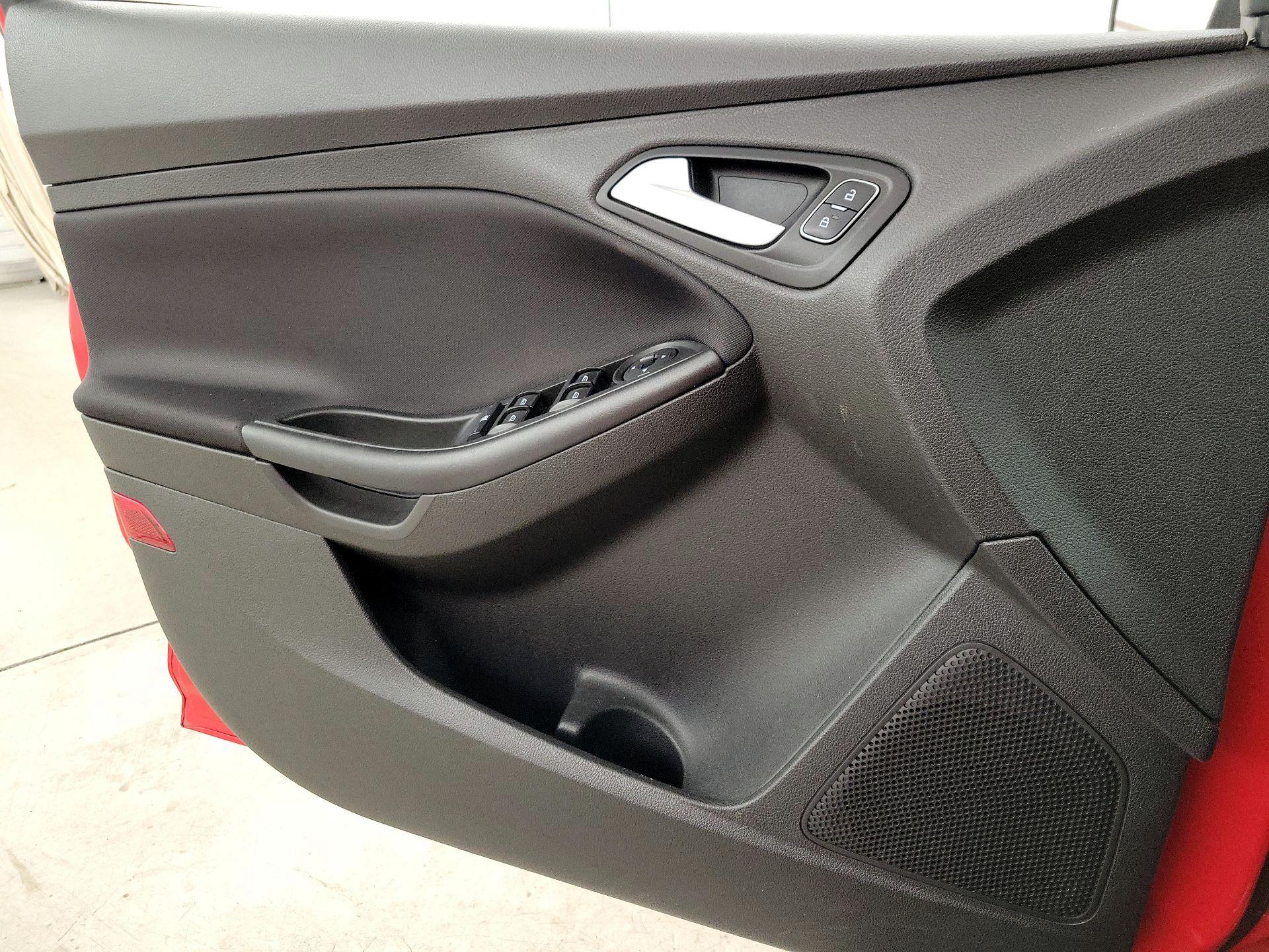 Thumbnail: 2017 Ford Focus - 12