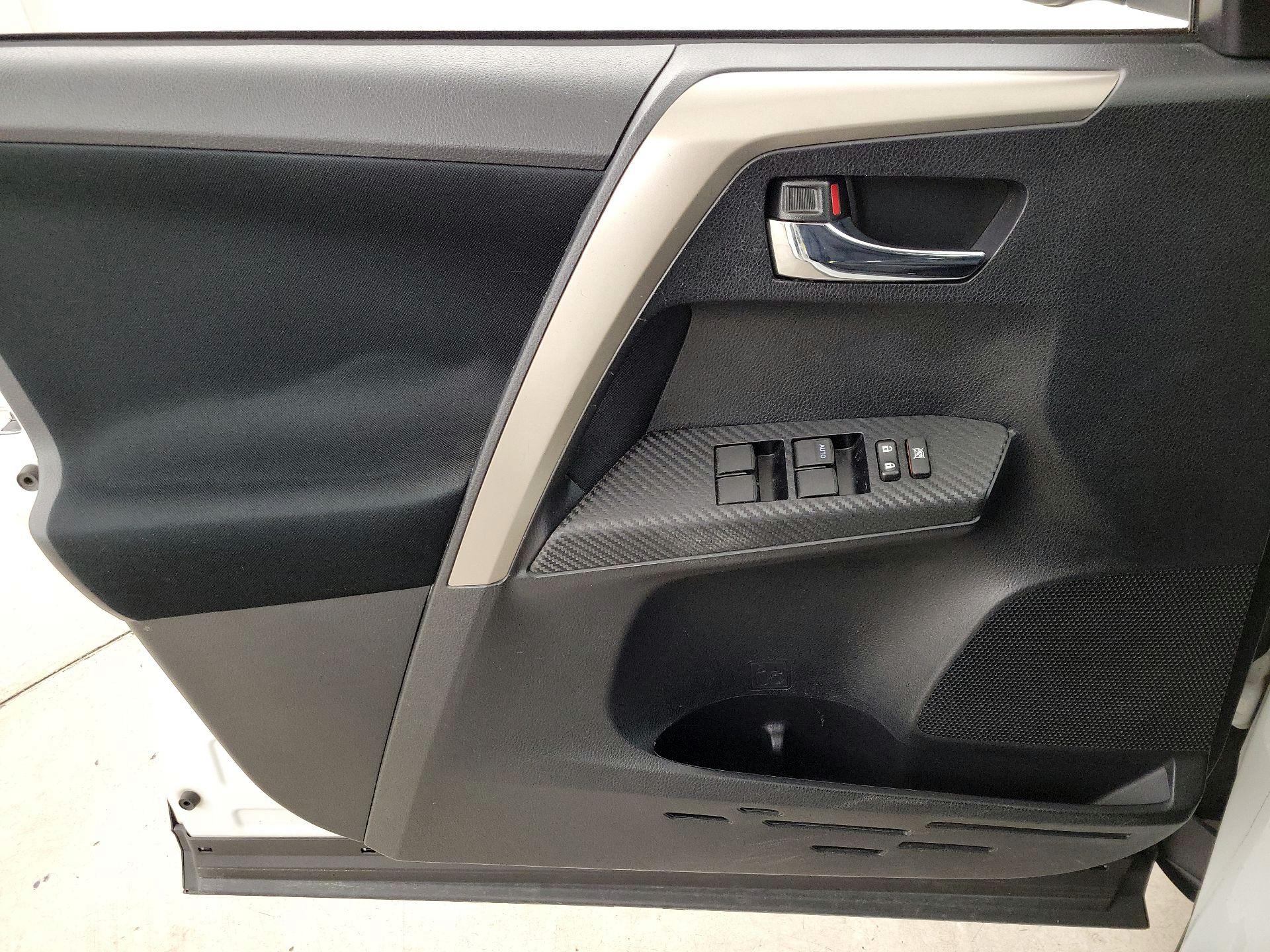 Thumbnail: 2015 Toyota RAV4 - 12