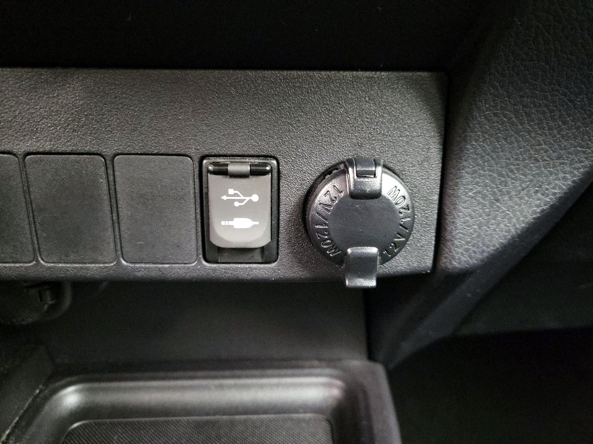 Thumbnail: 2015 Toyota RAV4 - 19