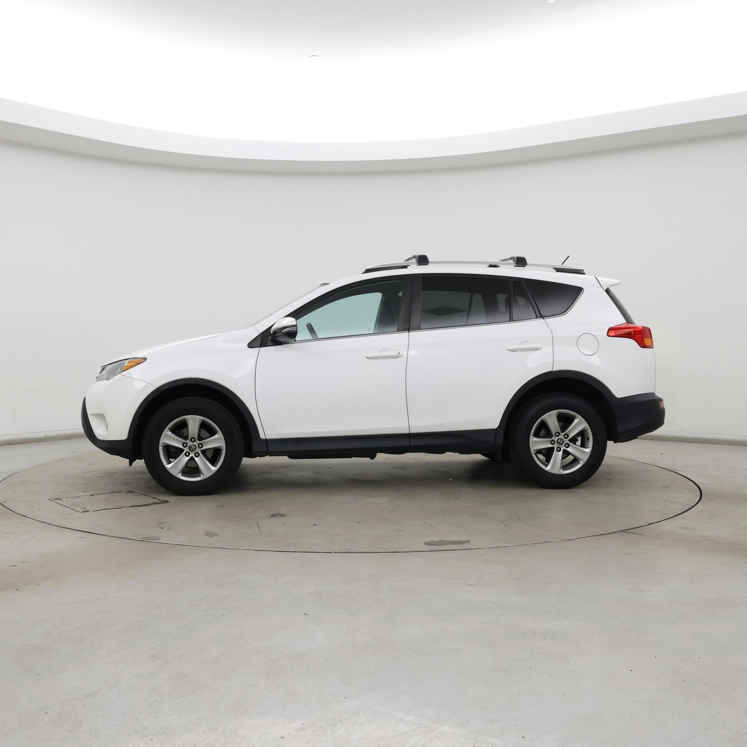 Thumbnail: 2015 Toyota RAV4 - 3
