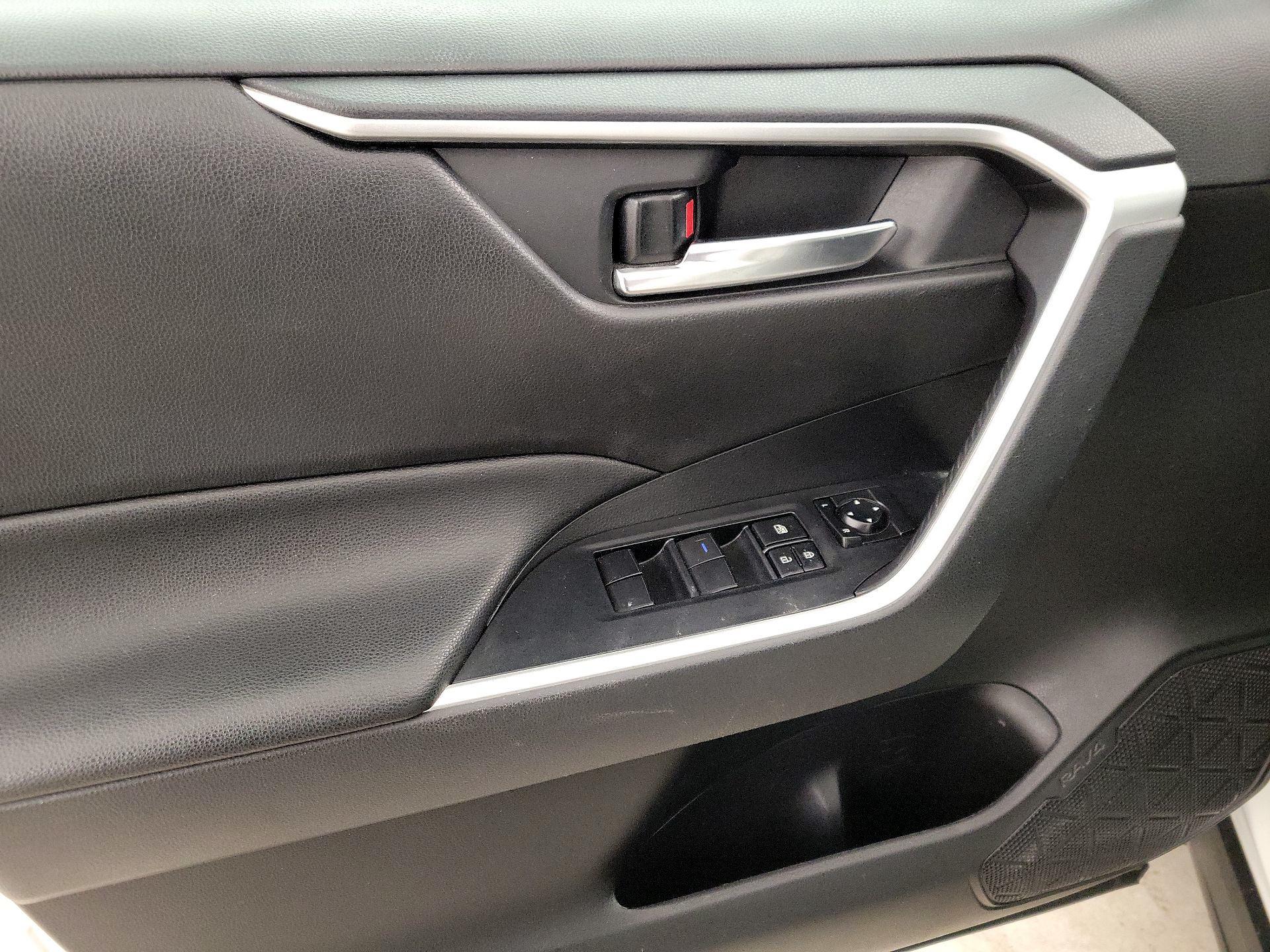 Thumbnail: 2021 Toyota RAV4 - 12