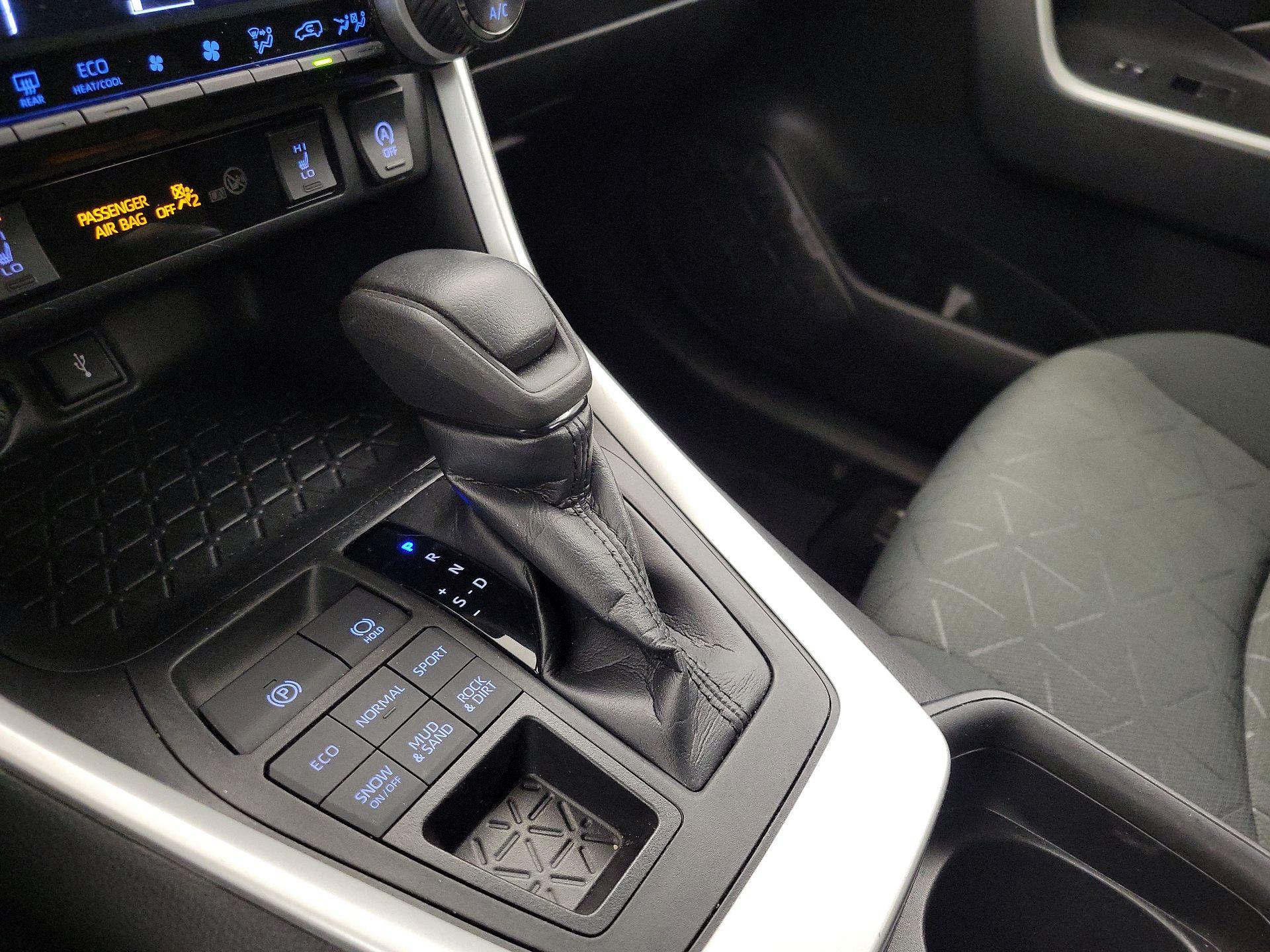 Thumbnail: 2021 Toyota RAV4 - 17