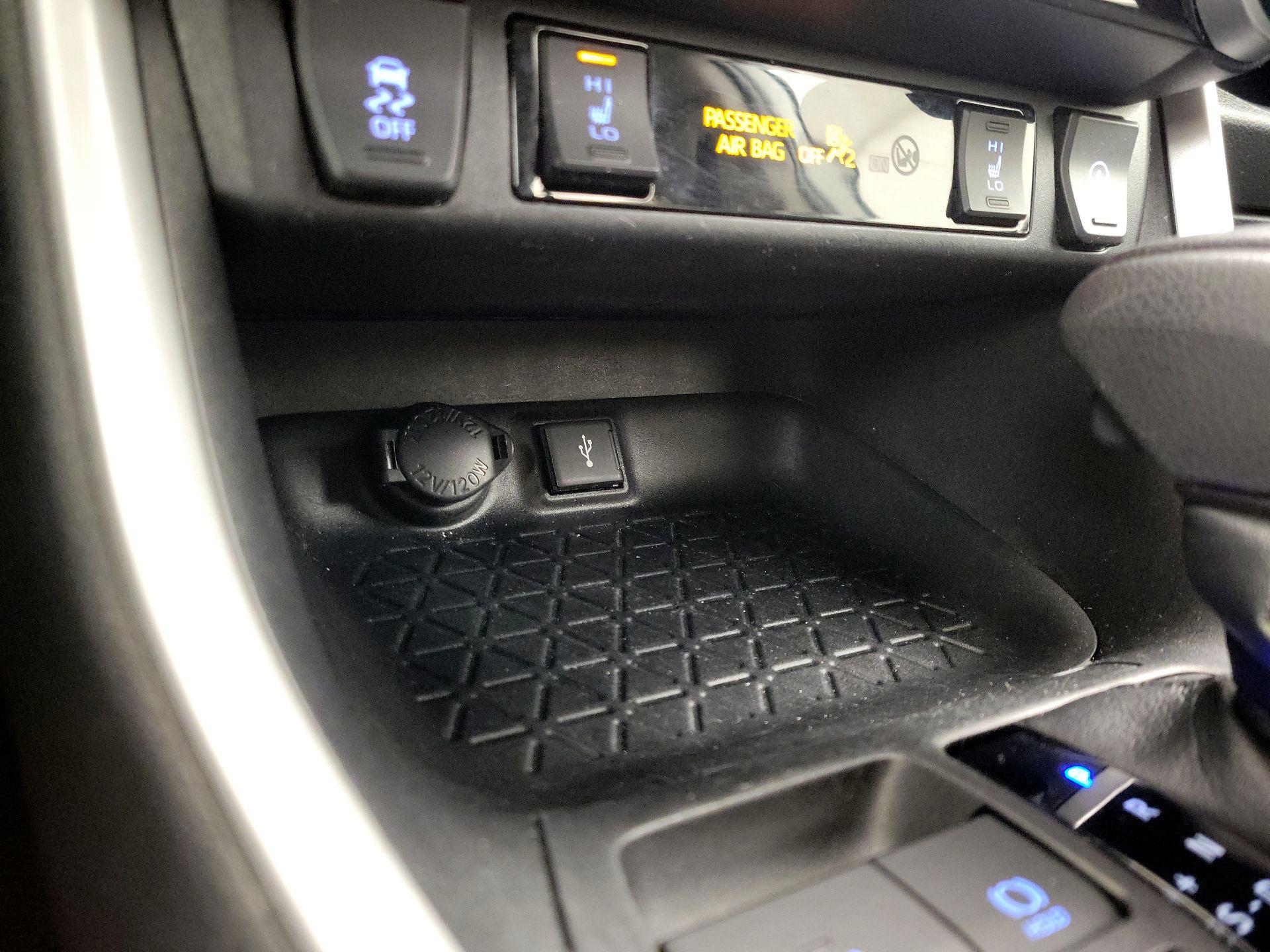 Thumbnail: 2021 Toyota RAV4 - 18