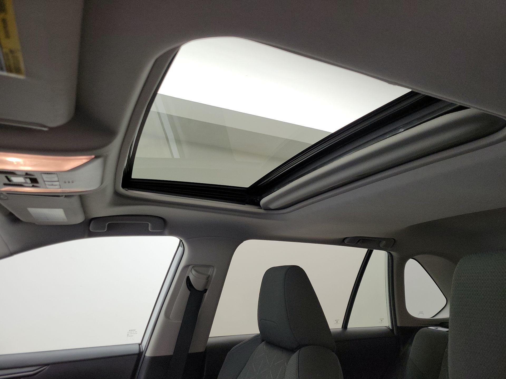 Thumbnail: 2021 Toyota RAV4 - 19