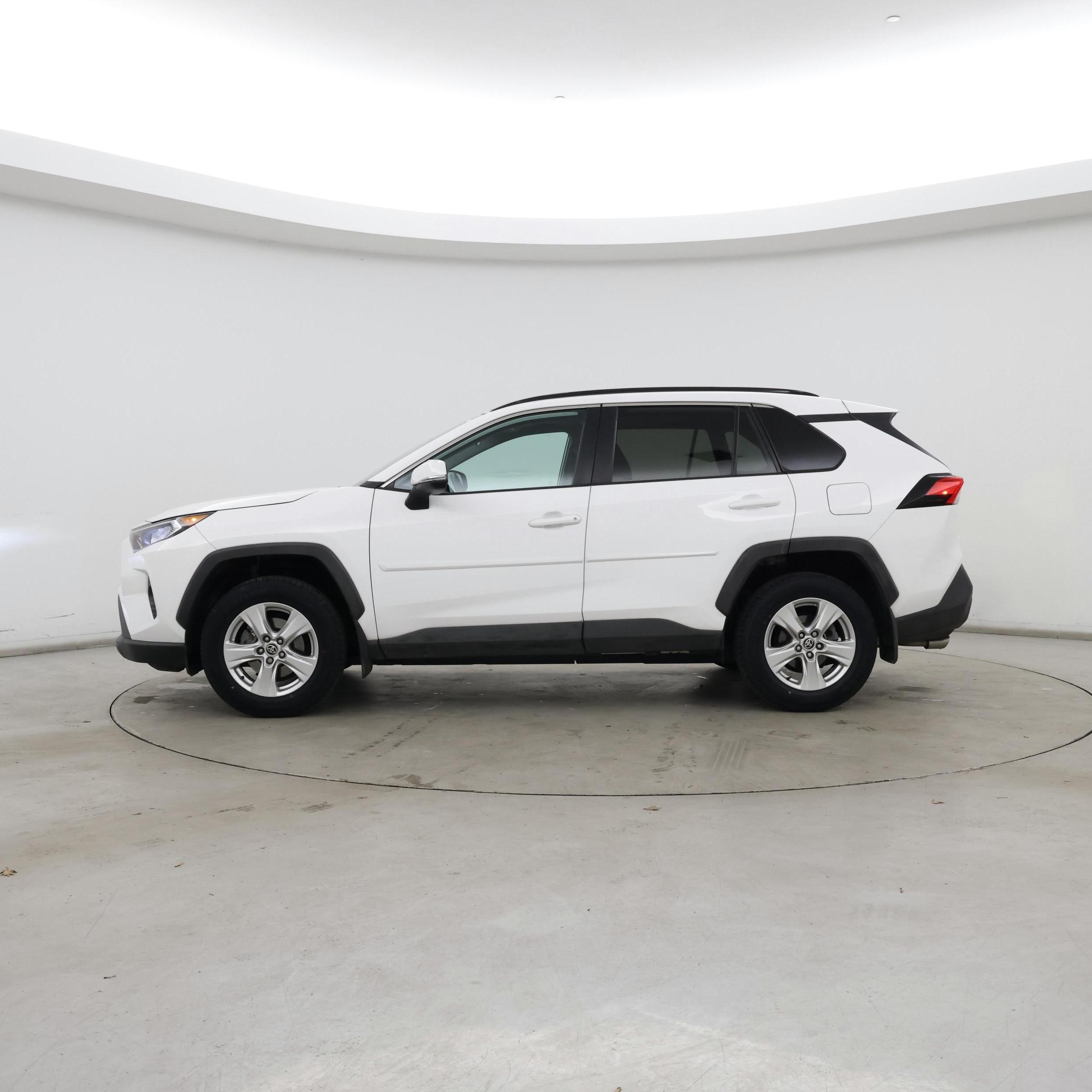 Thumbnail: 2021 Toyota RAV4 - 3