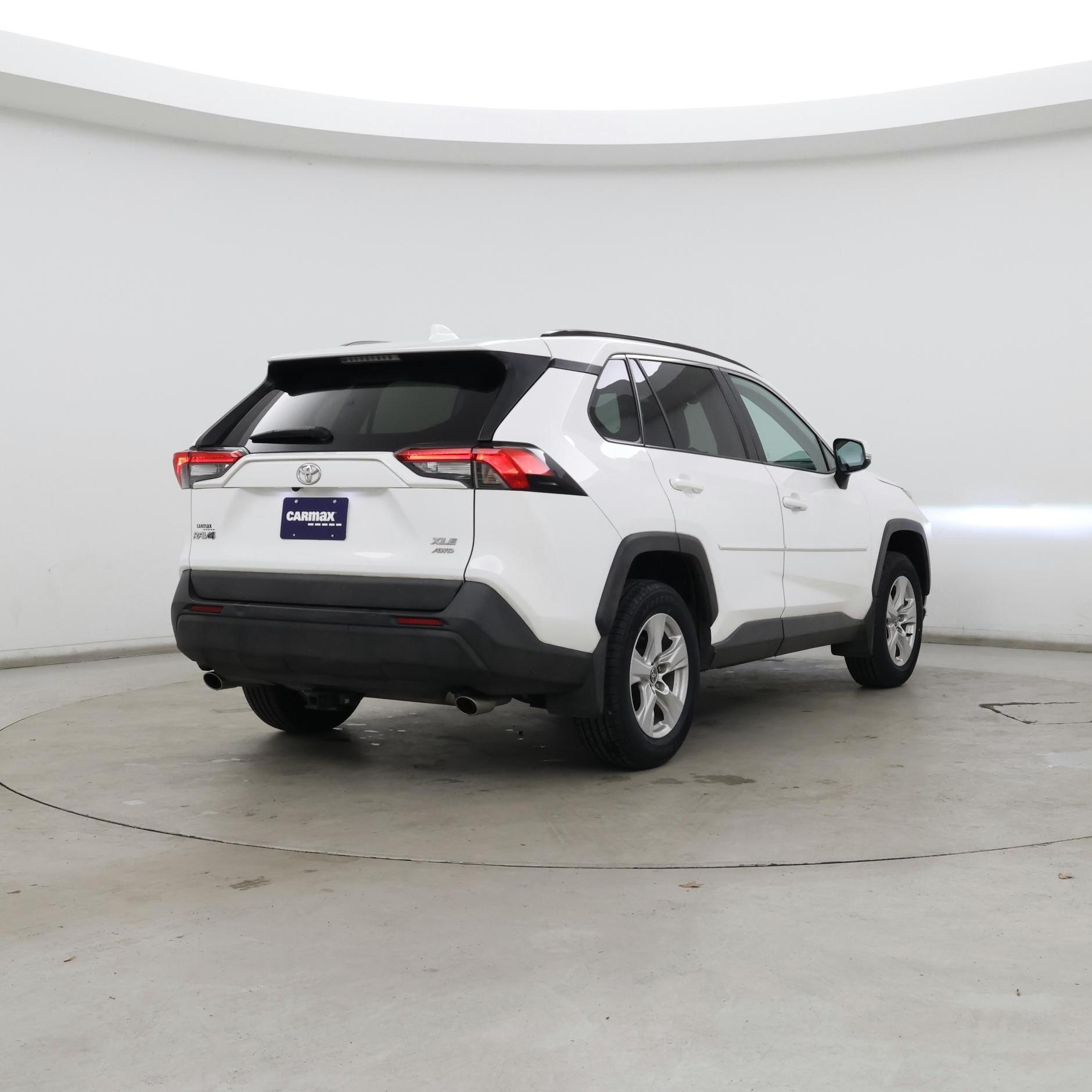 Thumbnail: 2021 Toyota RAV4 - 8