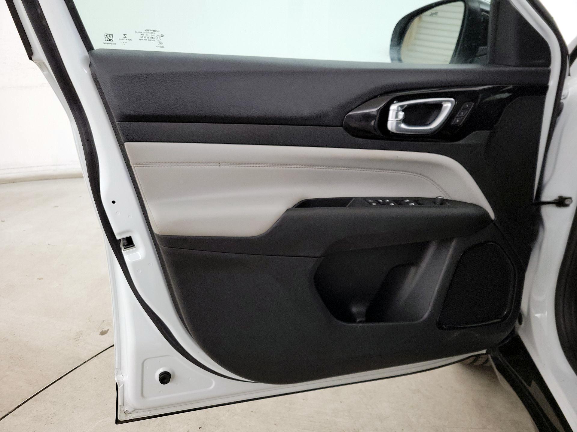 Thumbnail: 2023 Jeep Compass - 12