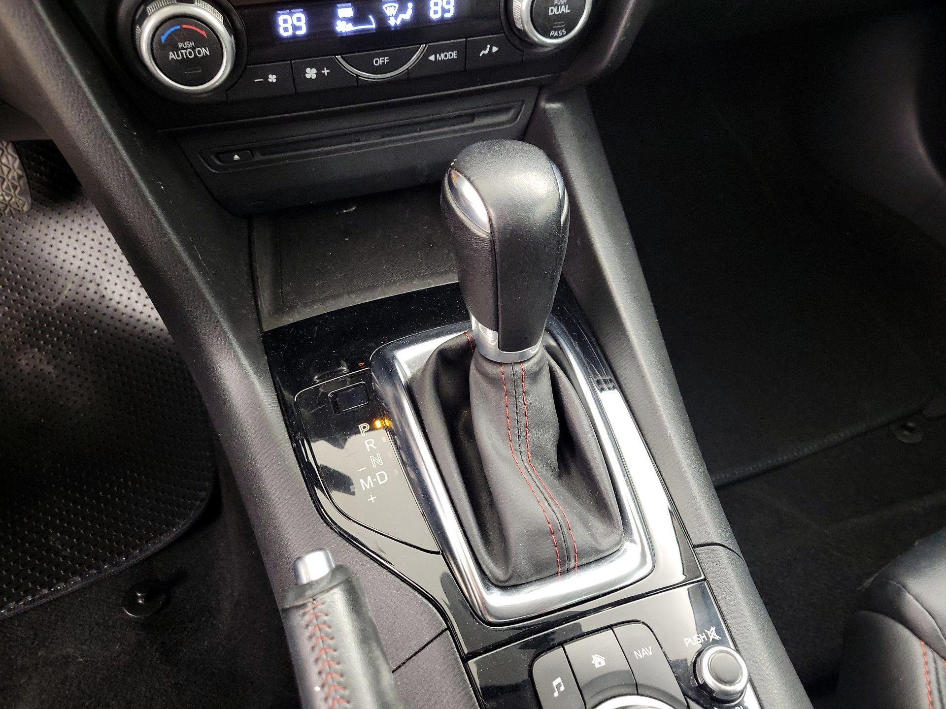 Thumbnail: 2015 Mazda Mazda3 - 18